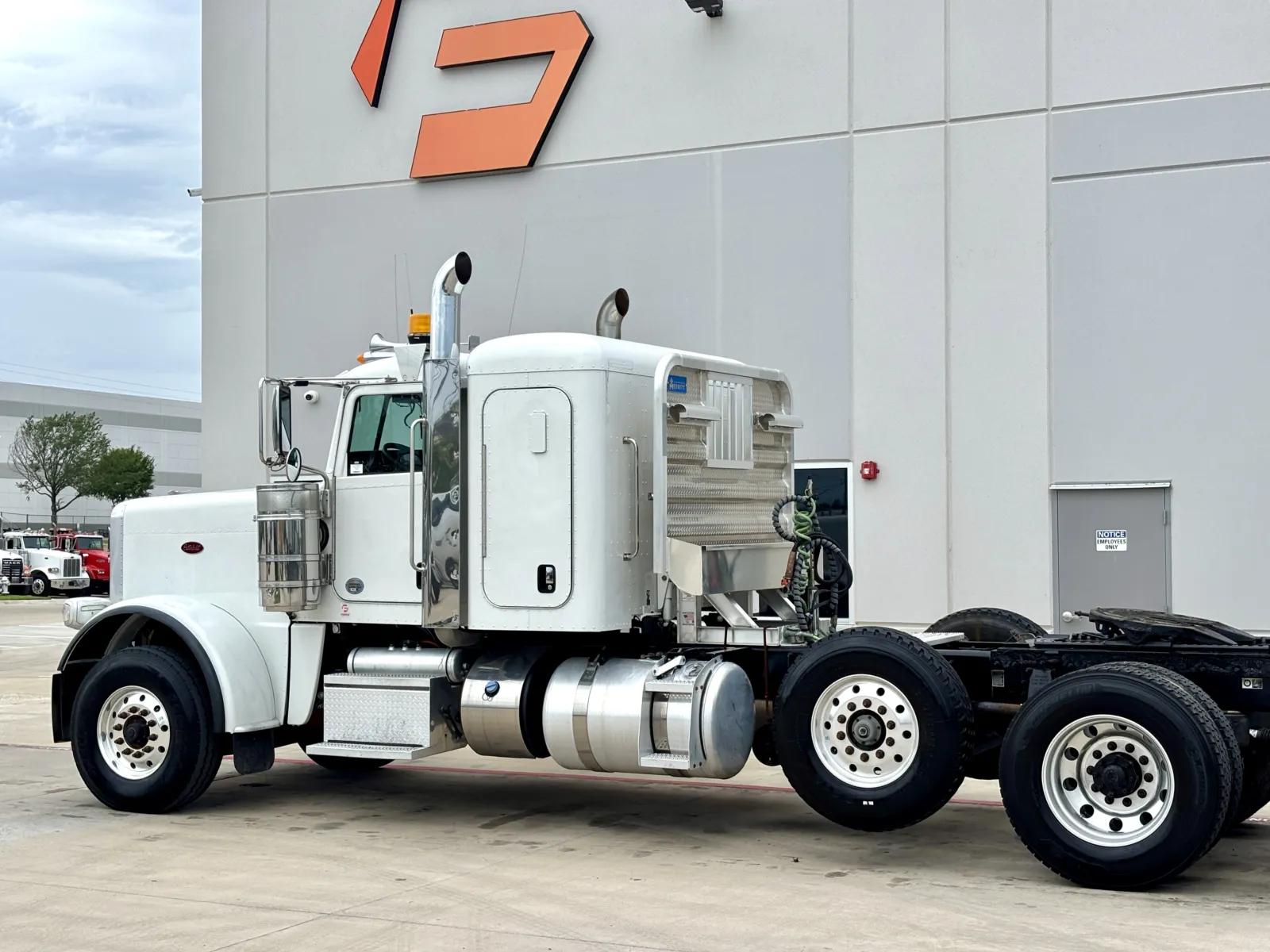 2021 Peterbilt 389 in Hutchins, TX — photo 7