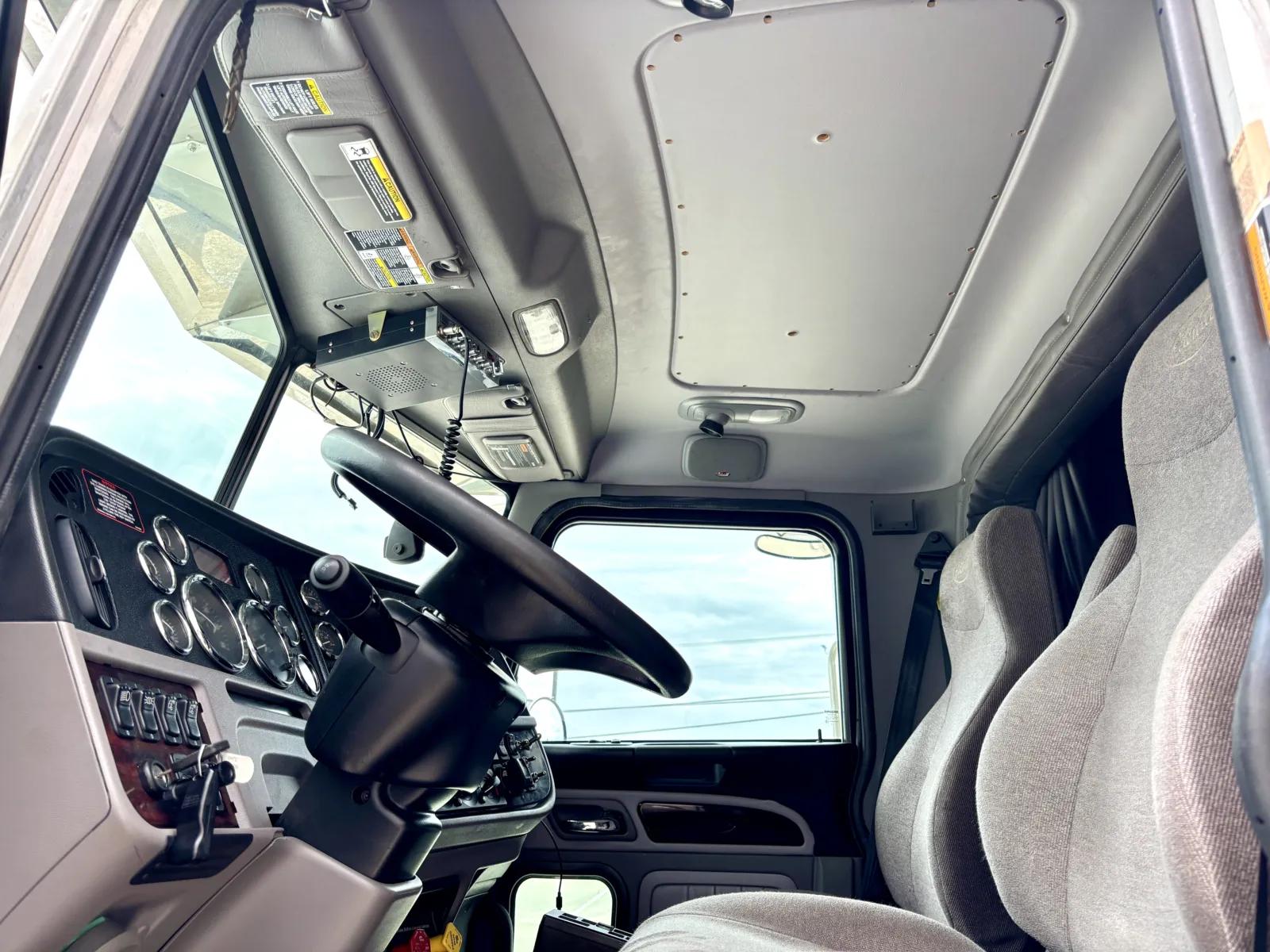 2021 Peterbilt 389 in Hutchins, TX — photo 14
