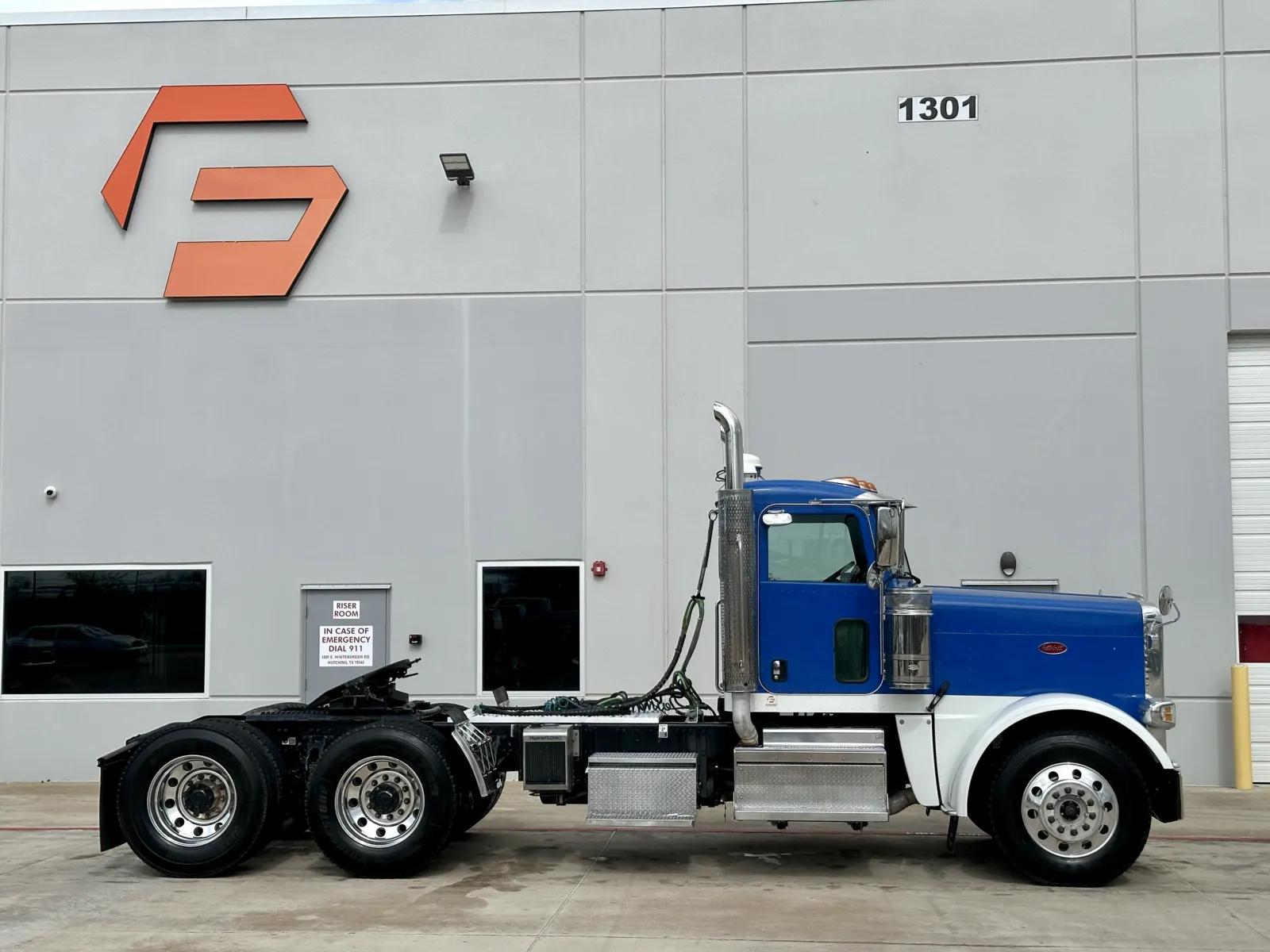 2018 Peterbilt 389 in Hutchins, TX — photo 3