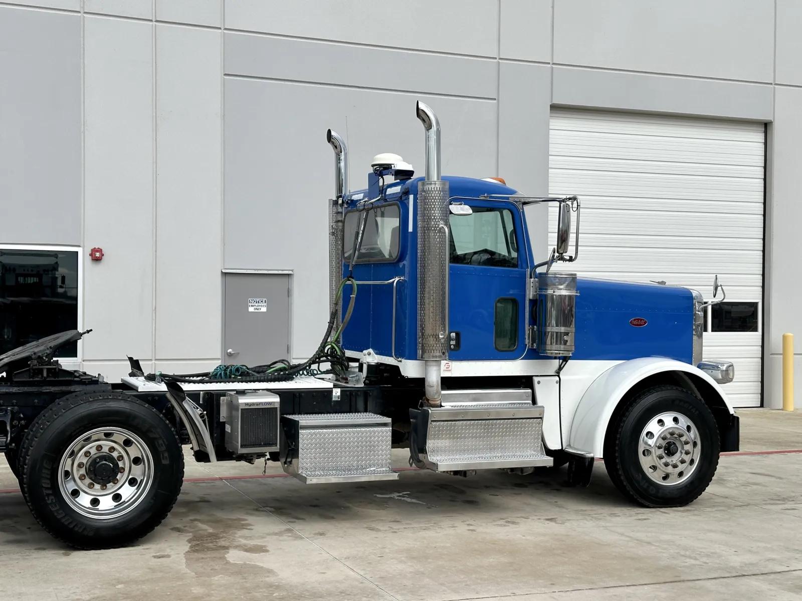 2018 Peterbilt 389 in Hutchins, TX — photo 7