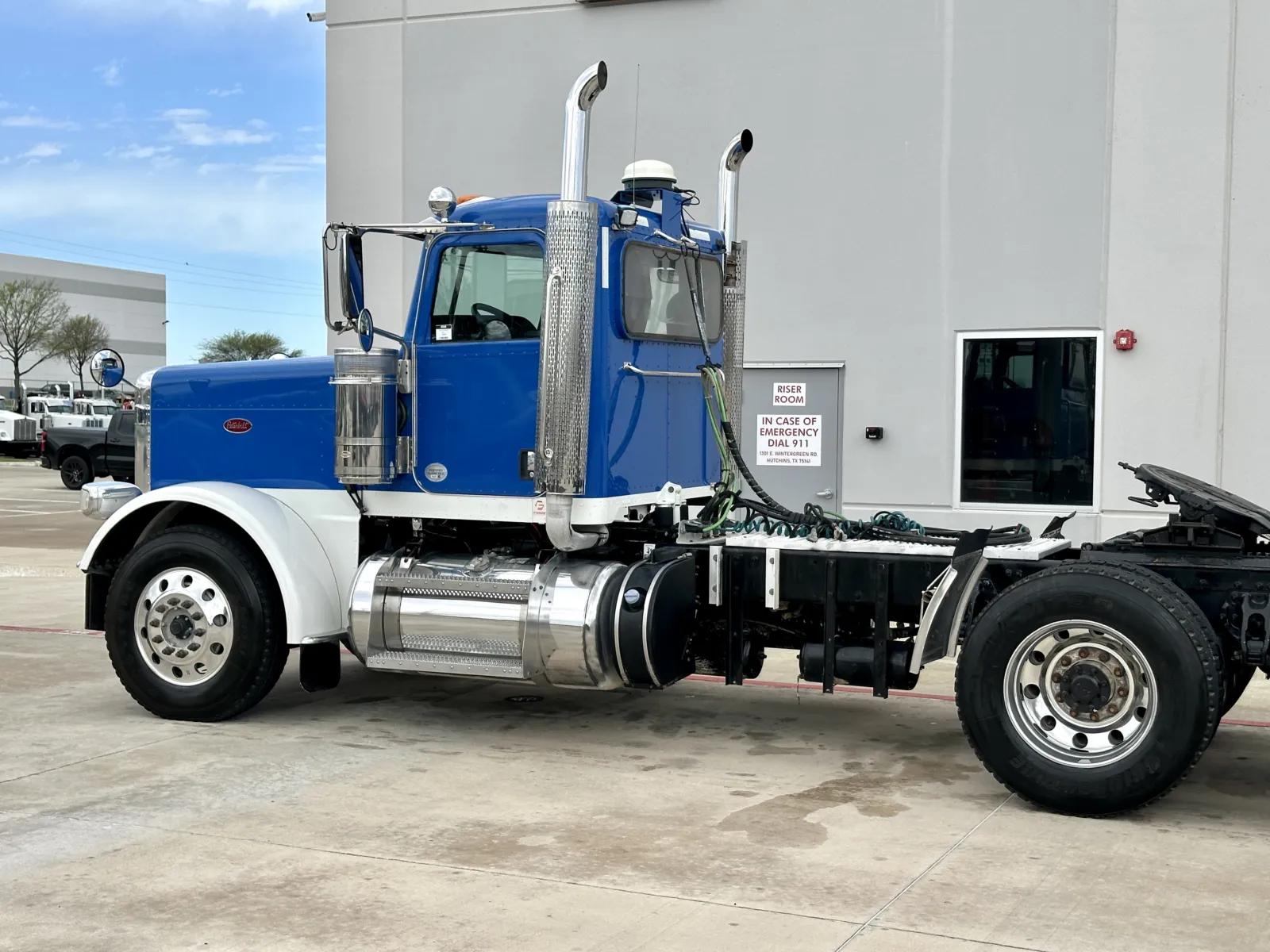 2018 Peterbilt 389 in Hutchins, TX — photo 8
