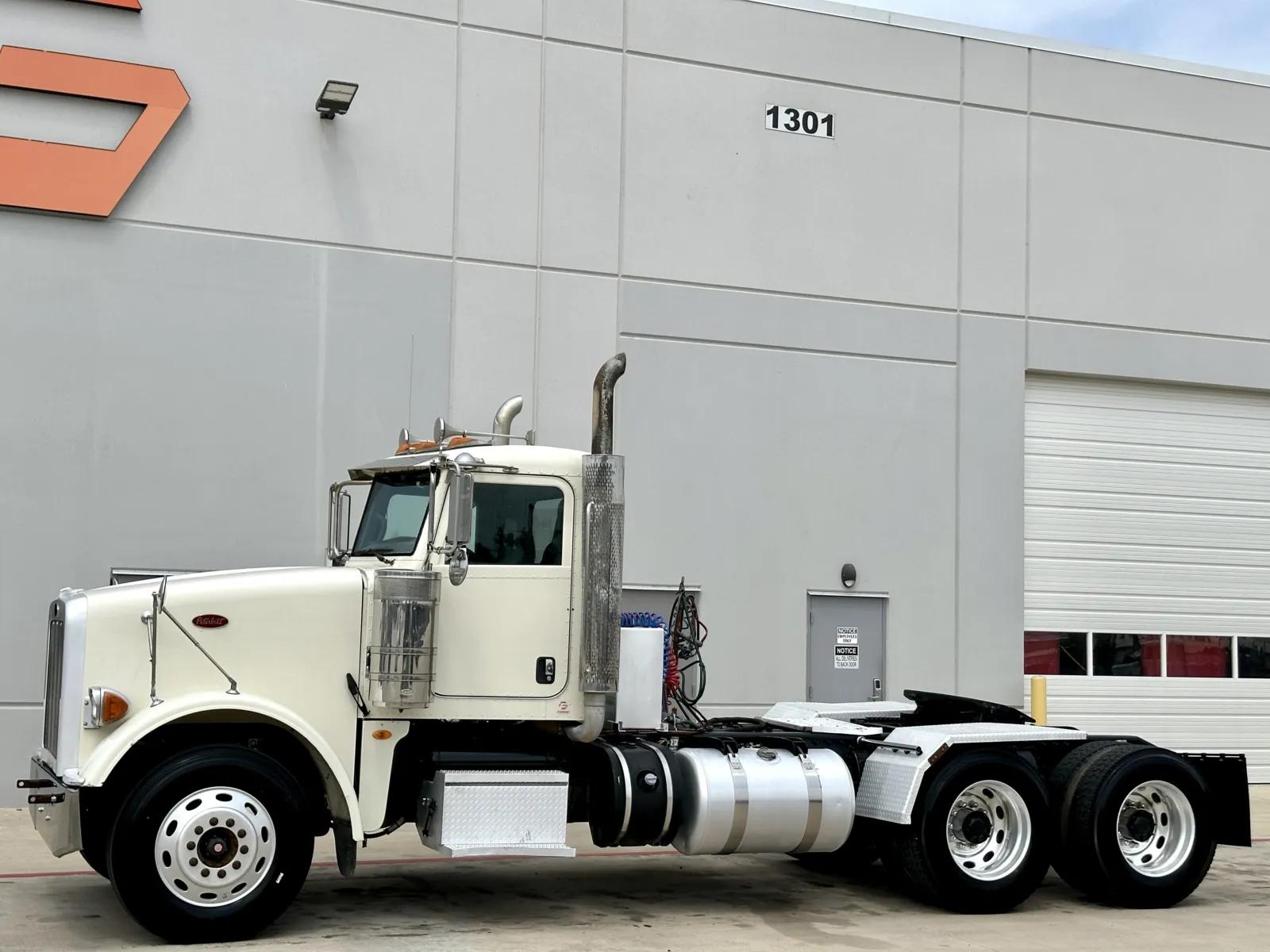 2012 Peterbilt 367 in Hutchins, TX — photo 2