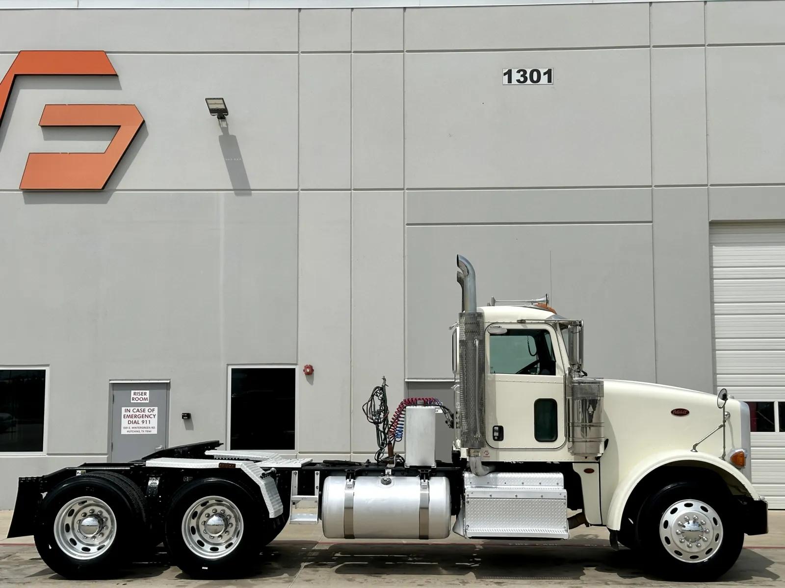 2012 Peterbilt 367 in Hutchins, TX — photo 3