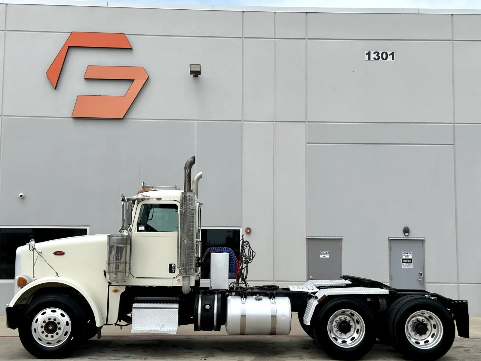 2012 Peterbilt 367 in Hutchins, TX — photo 4