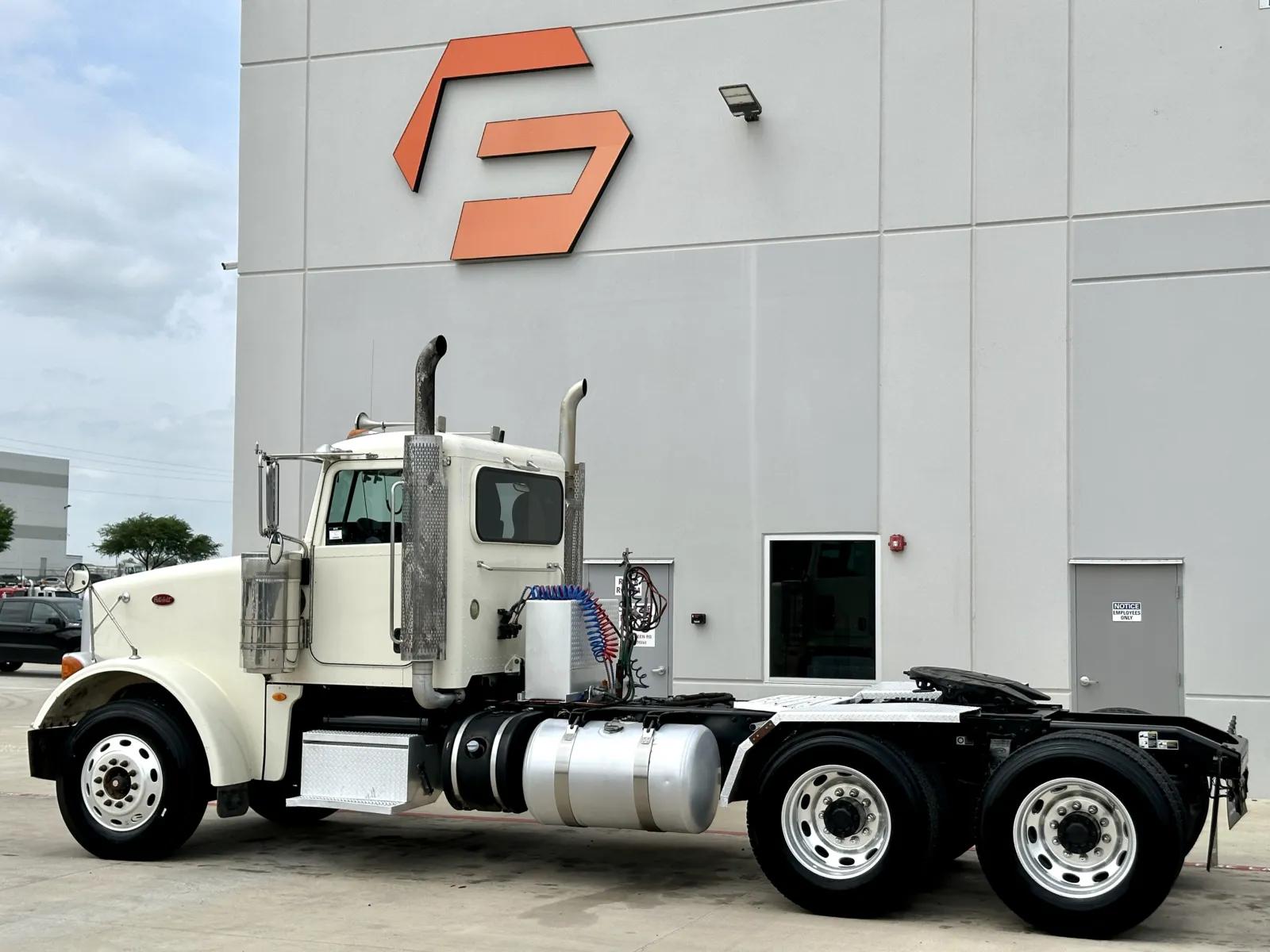 2012 Peterbilt 367 in Hutchins, TX — photo 6