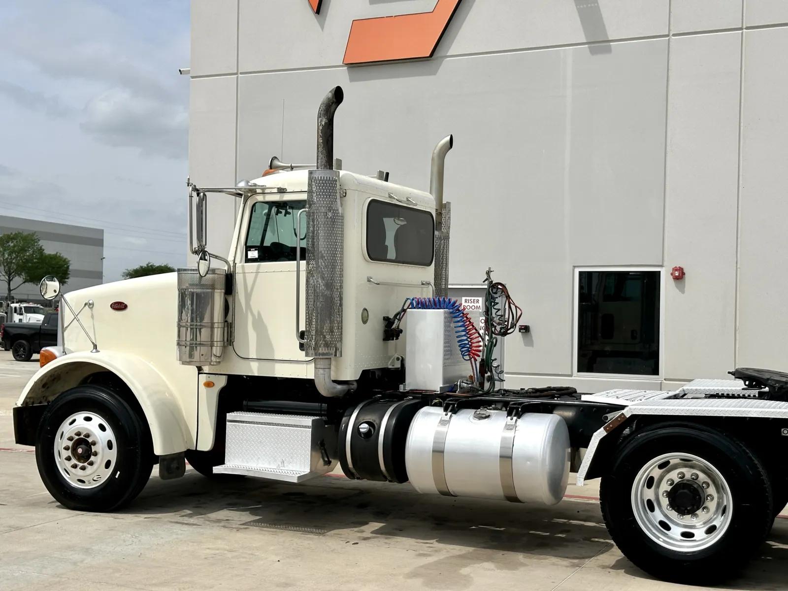 2012 Peterbilt 367 in Hutchins, TX — photo 8