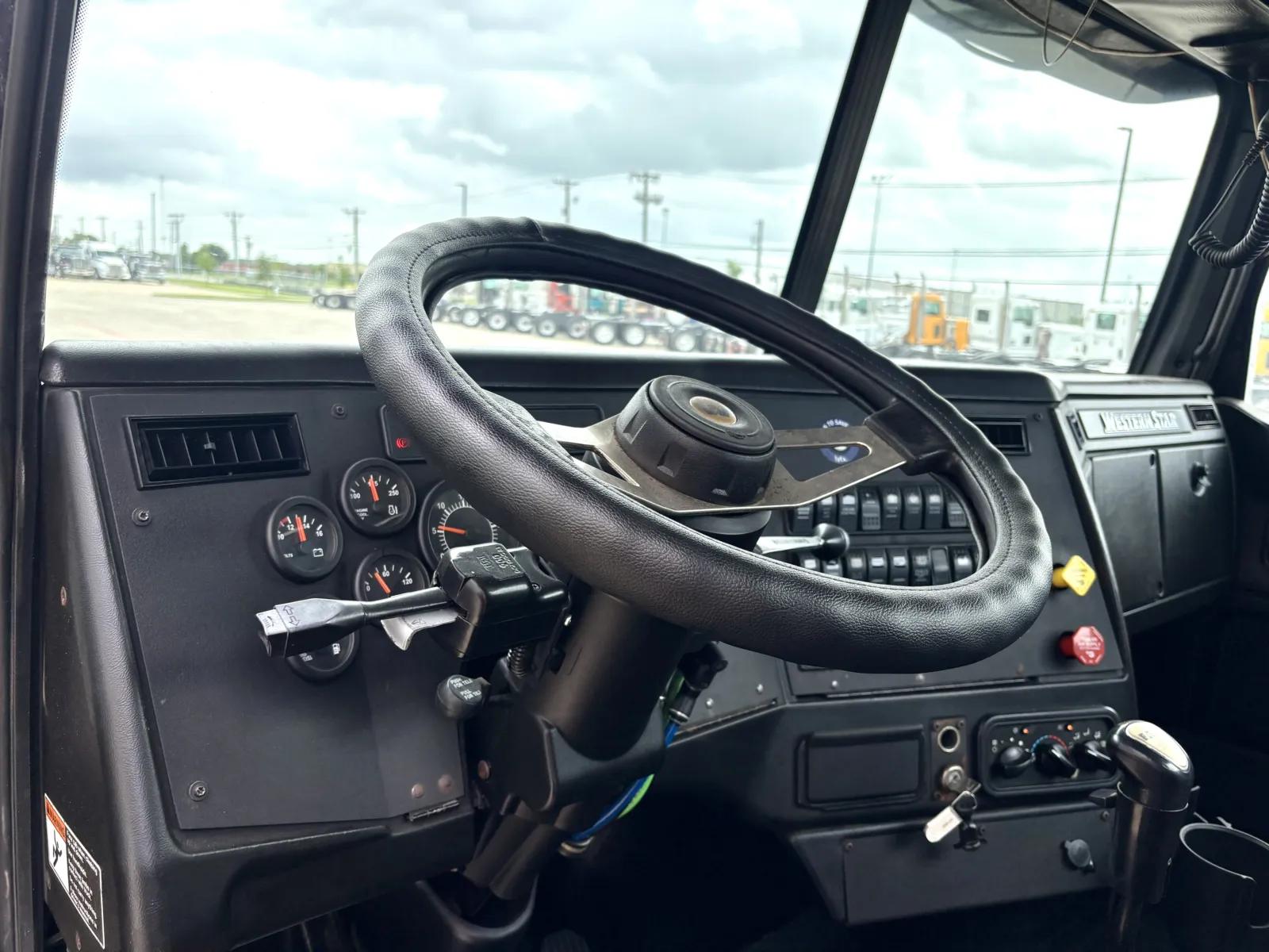 2019 Western Star 4900 in Hutchins, TX — photo 15