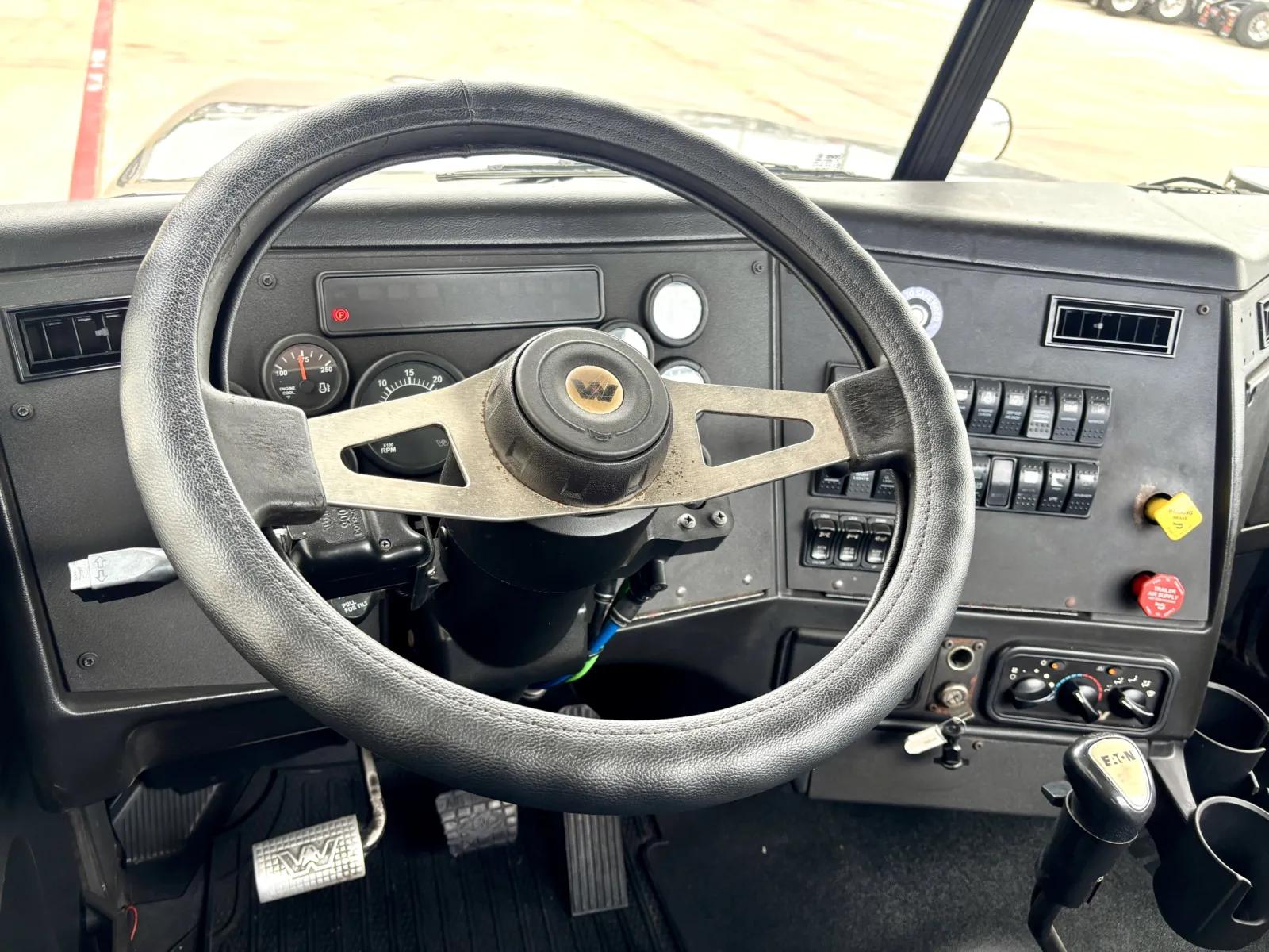 2019 Western Star 4900 in Hutchins, TX — photo 16