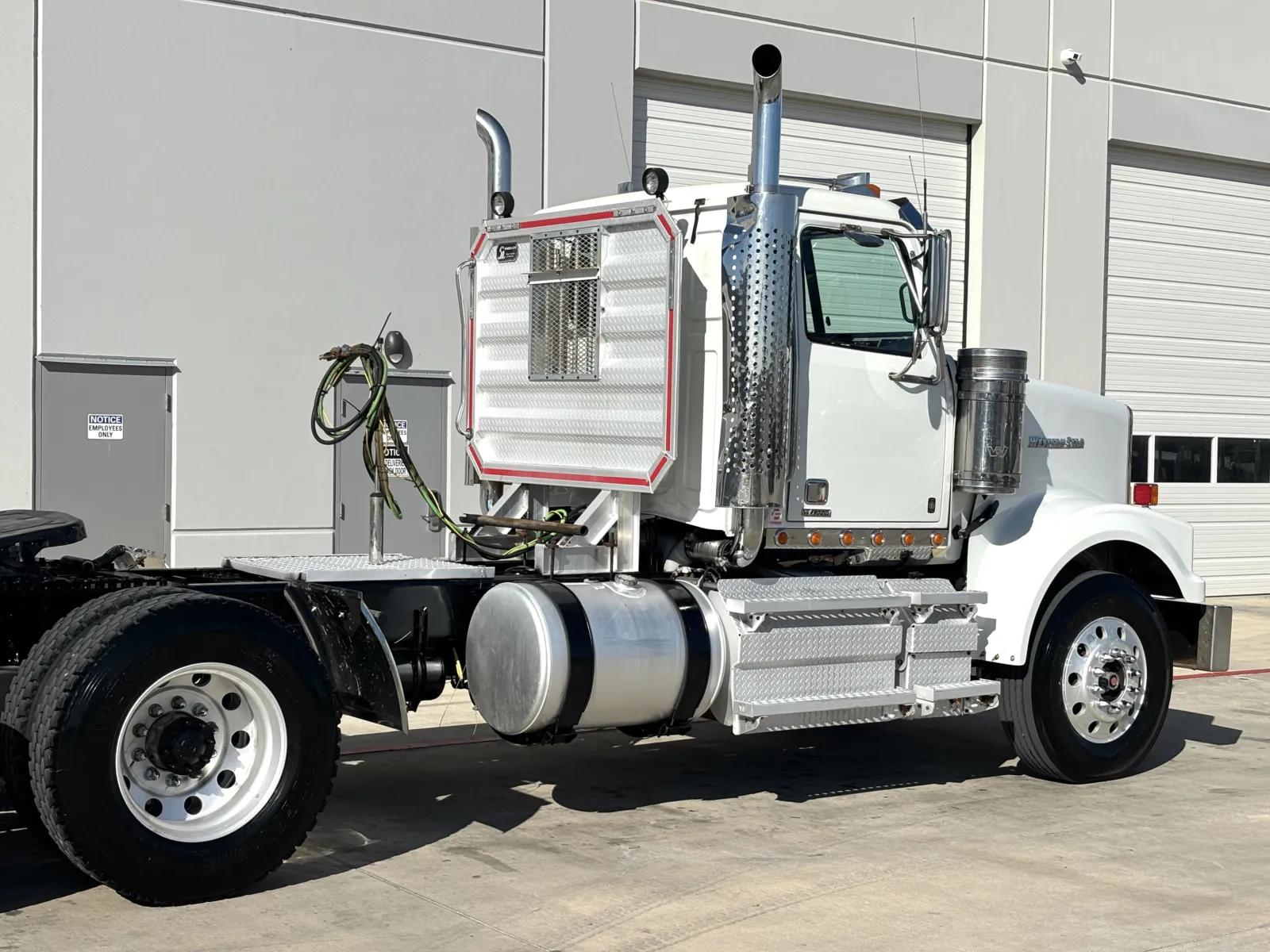 2015 Western Star 4900 in Hutchins, TX — photo 7
