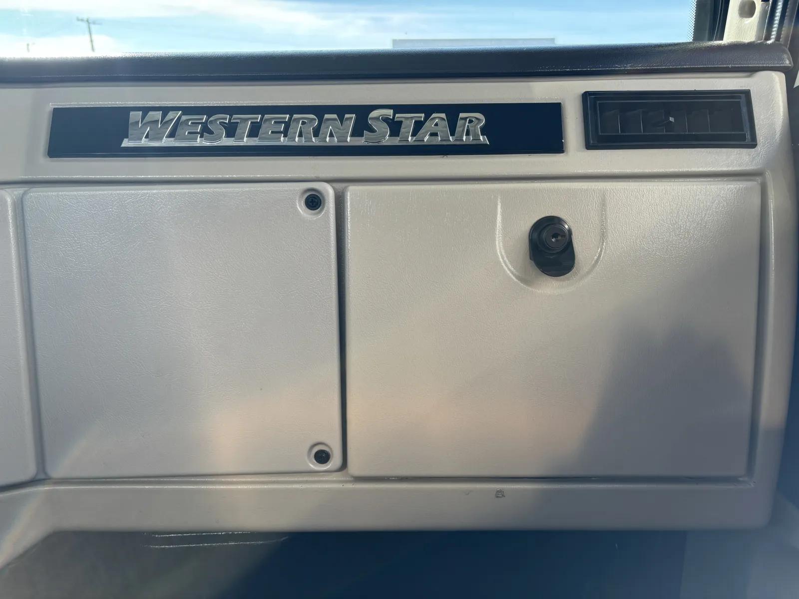 2015 Western Star 4900 in Hutchins, TX — photo 19