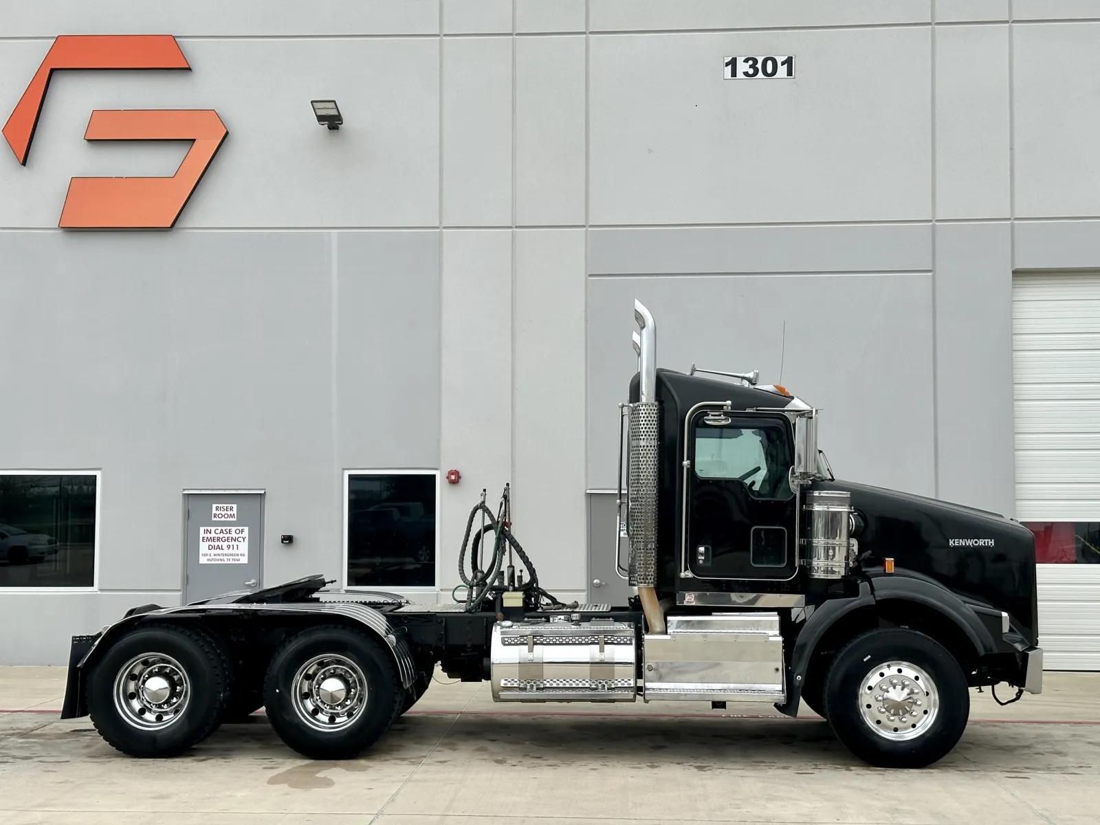 2015 Kenworth T800 in Hutchins, TX — photo 3