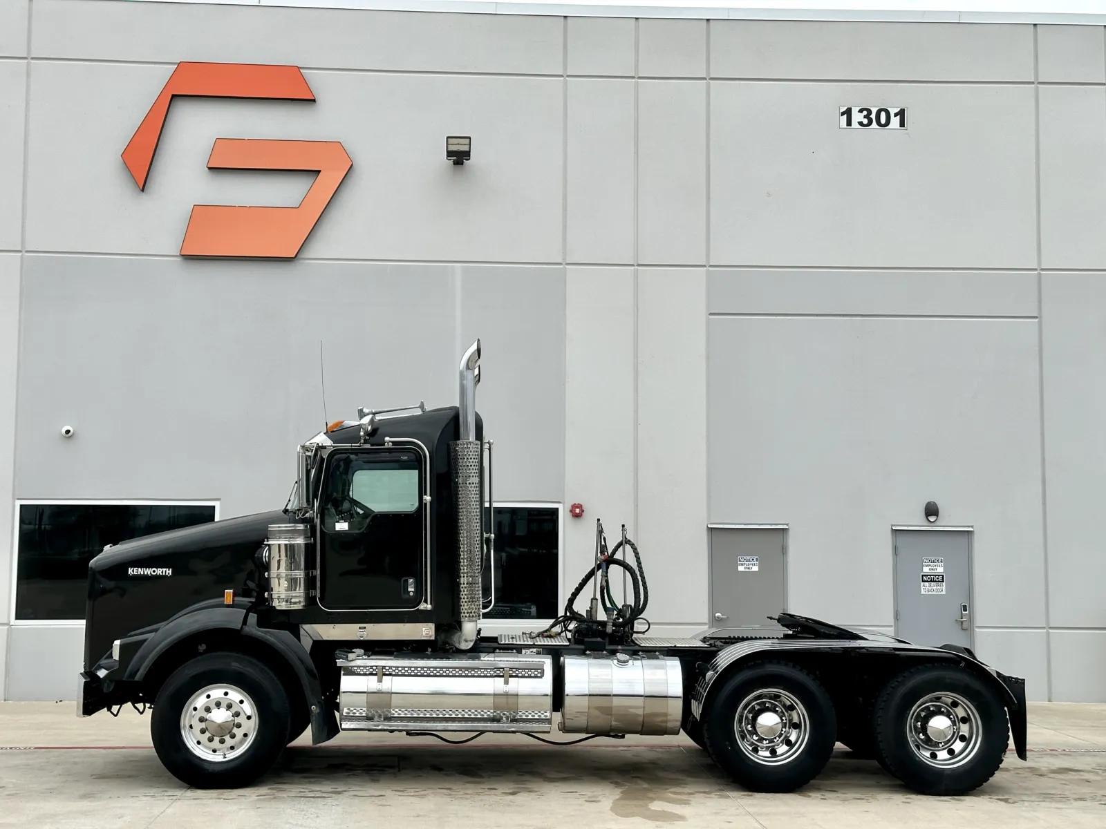 2015 Kenworth T800 in Hutchins, TX — photo 4