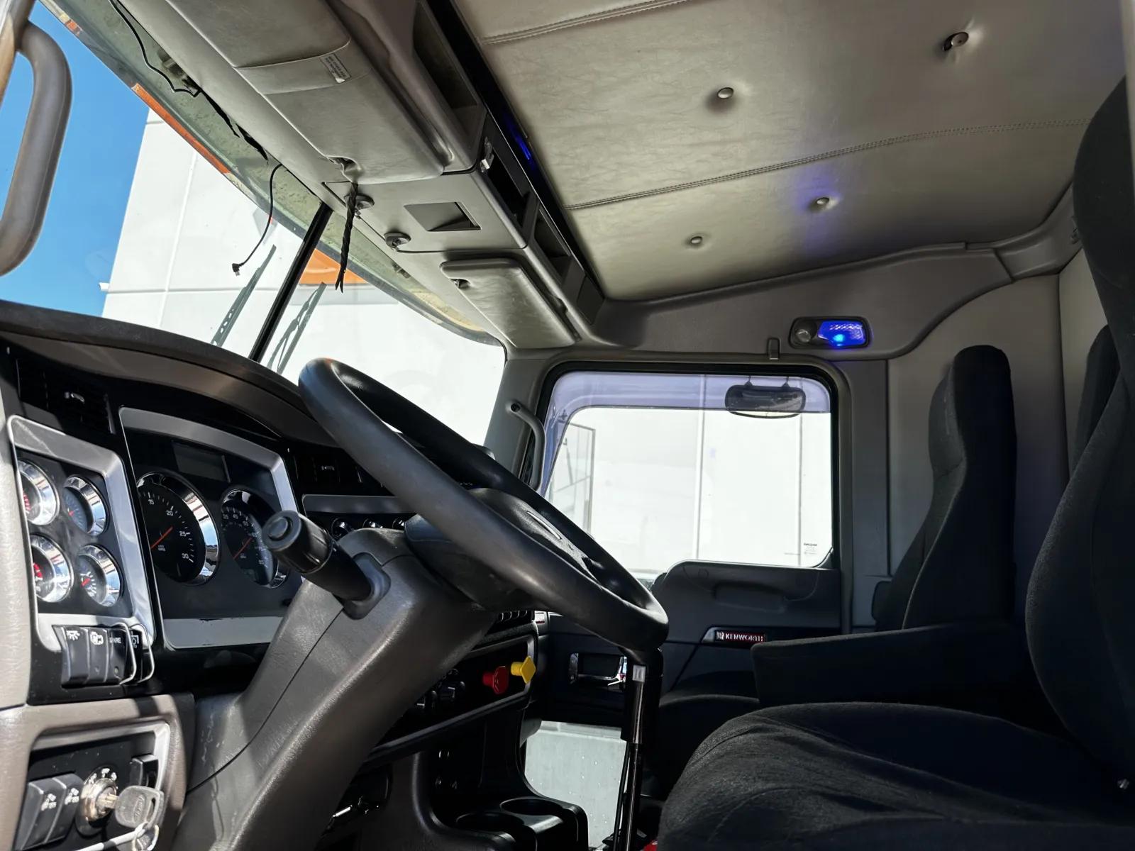 2015 Kenworth T800 in Hutchins, TX — photo 14