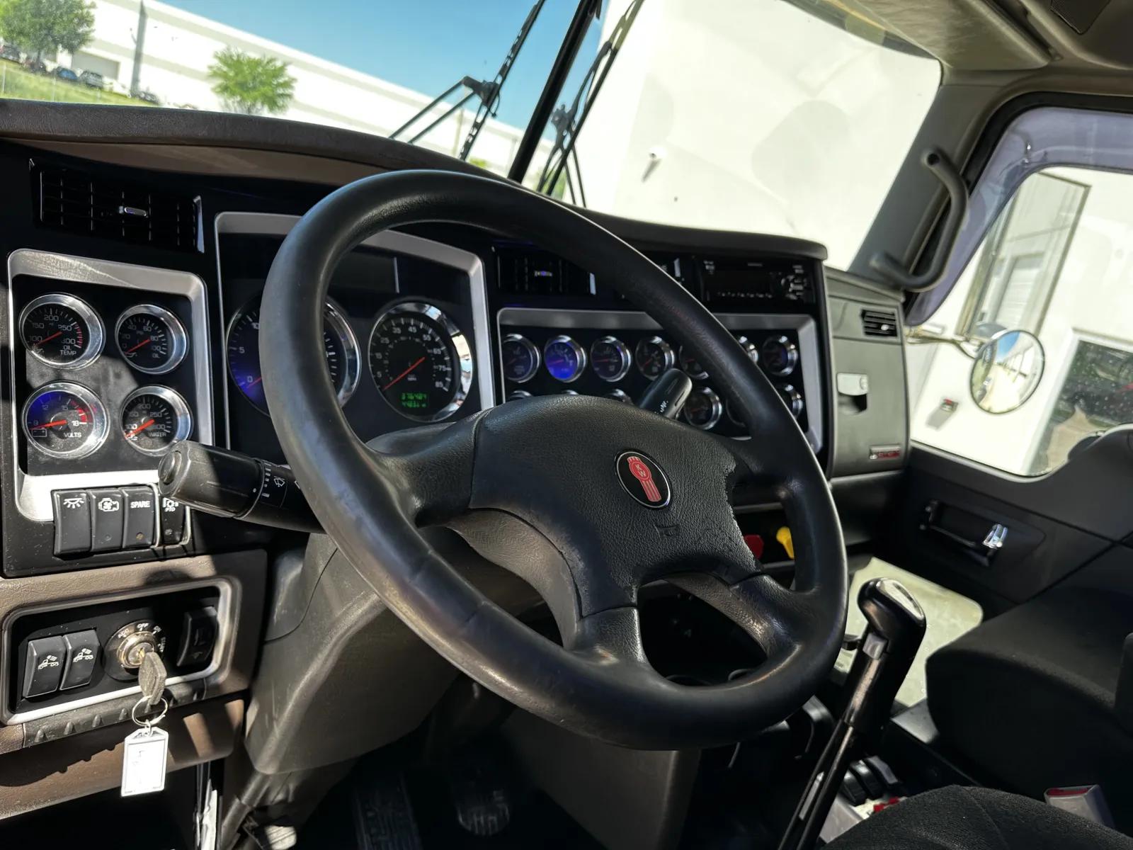 2015 Kenworth T800 in Hutchins, TX — photo 15