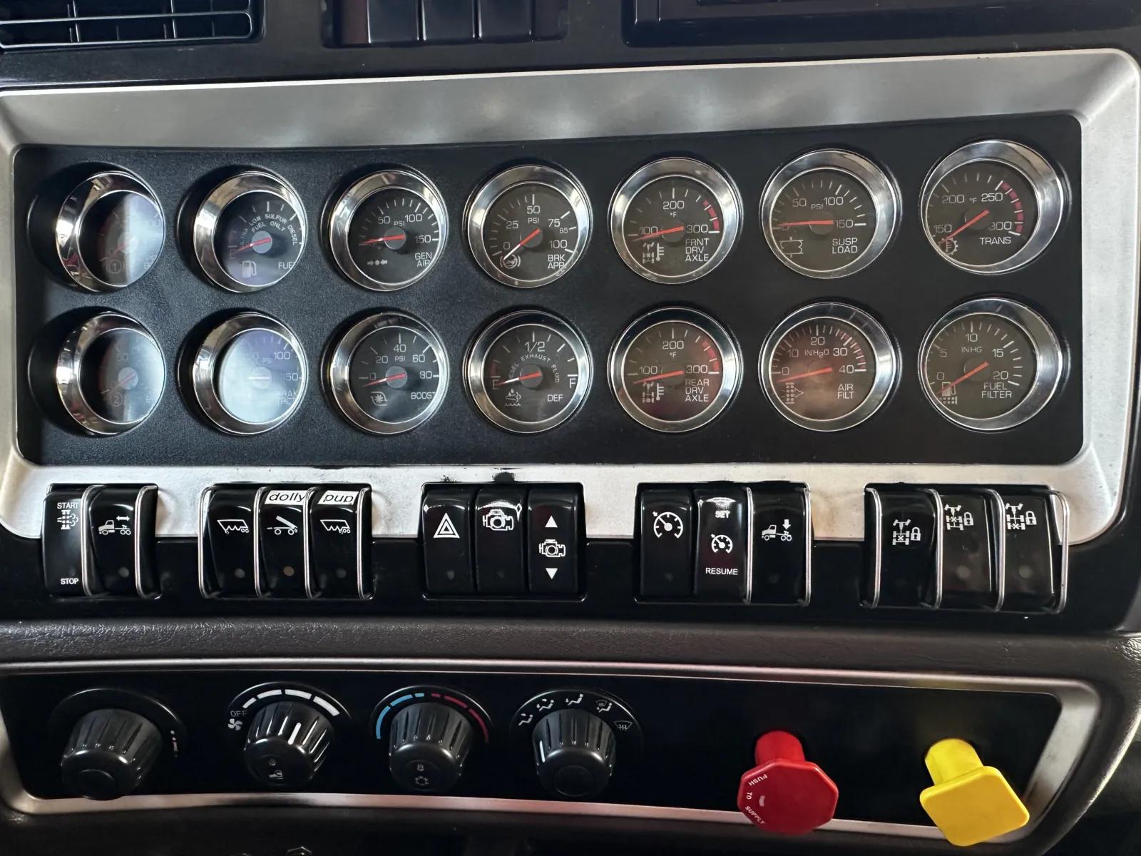 2015 Kenworth T800 in Hutchins, TX — photo 18