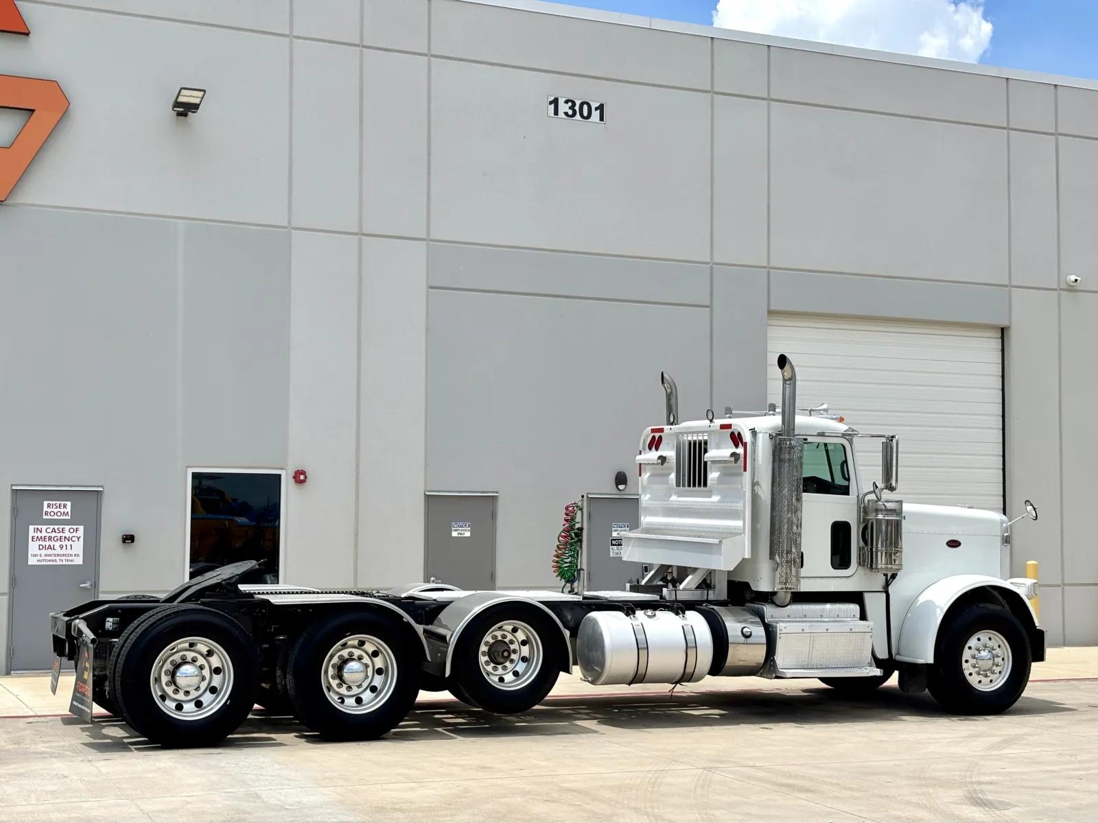2012 Peterbilt 388 in Hutchins, TX — photo 5