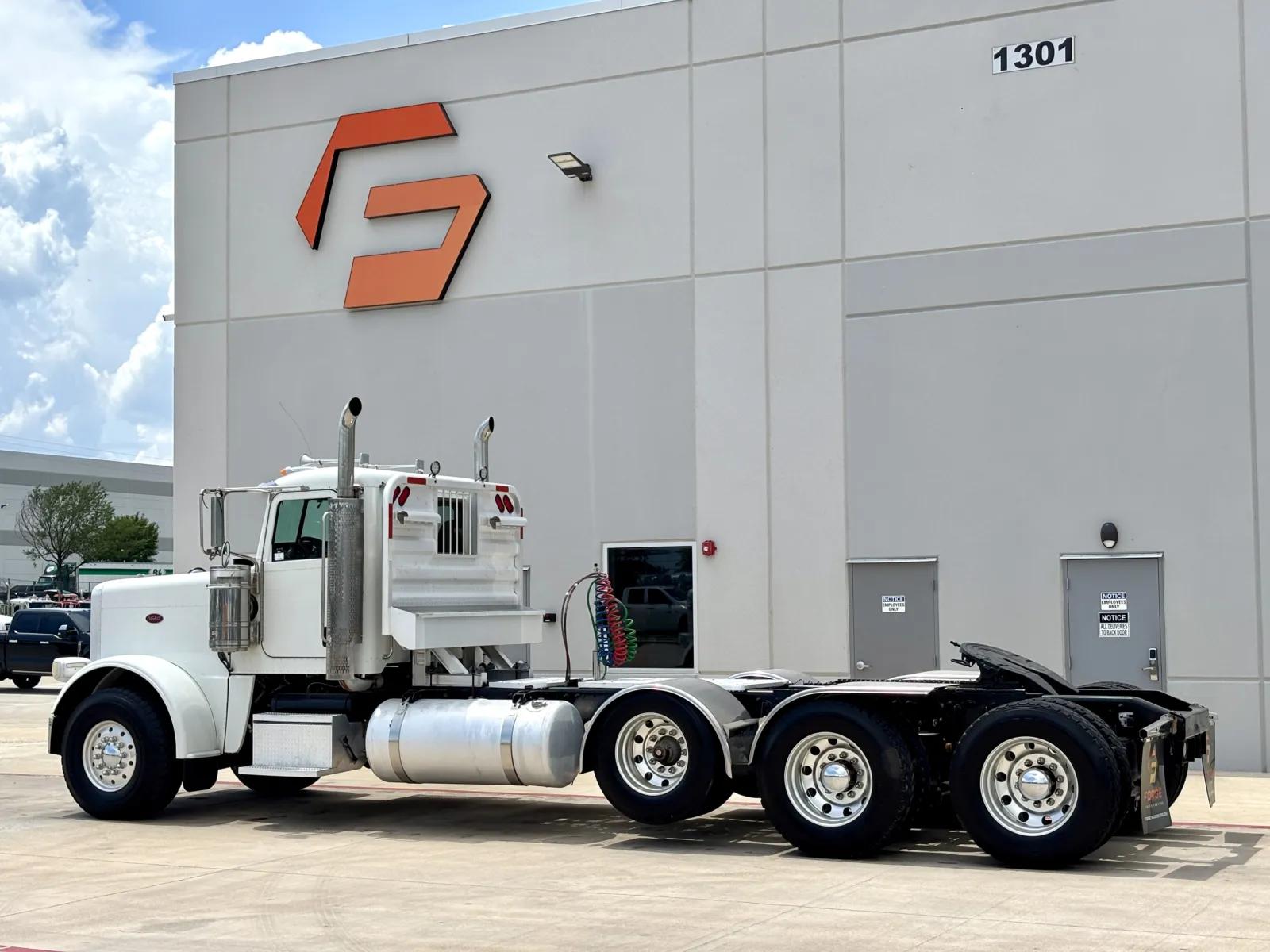2012 Peterbilt 388 in Hutchins, TX — photo 6