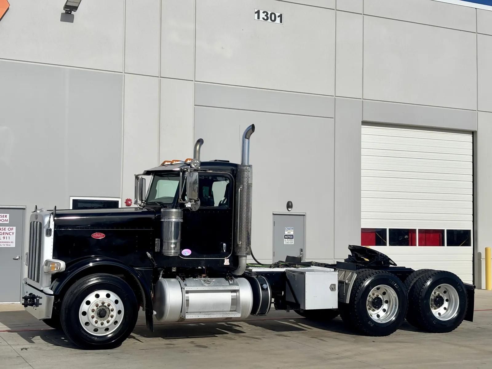 2018 Peterbilt 389 in Hutchins, TX — photo 2