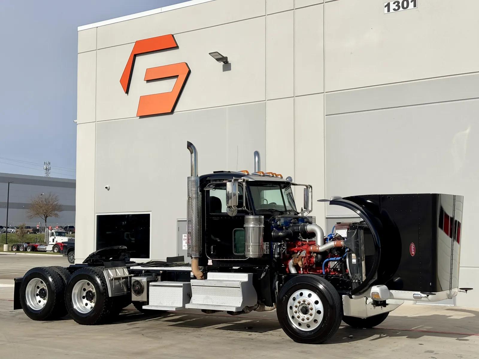 2018 Peterbilt 389 in Hutchins, TX — photo 9