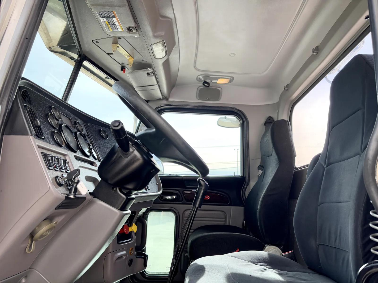2018 Peterbilt 389 in Hutchins, TX — photo 14