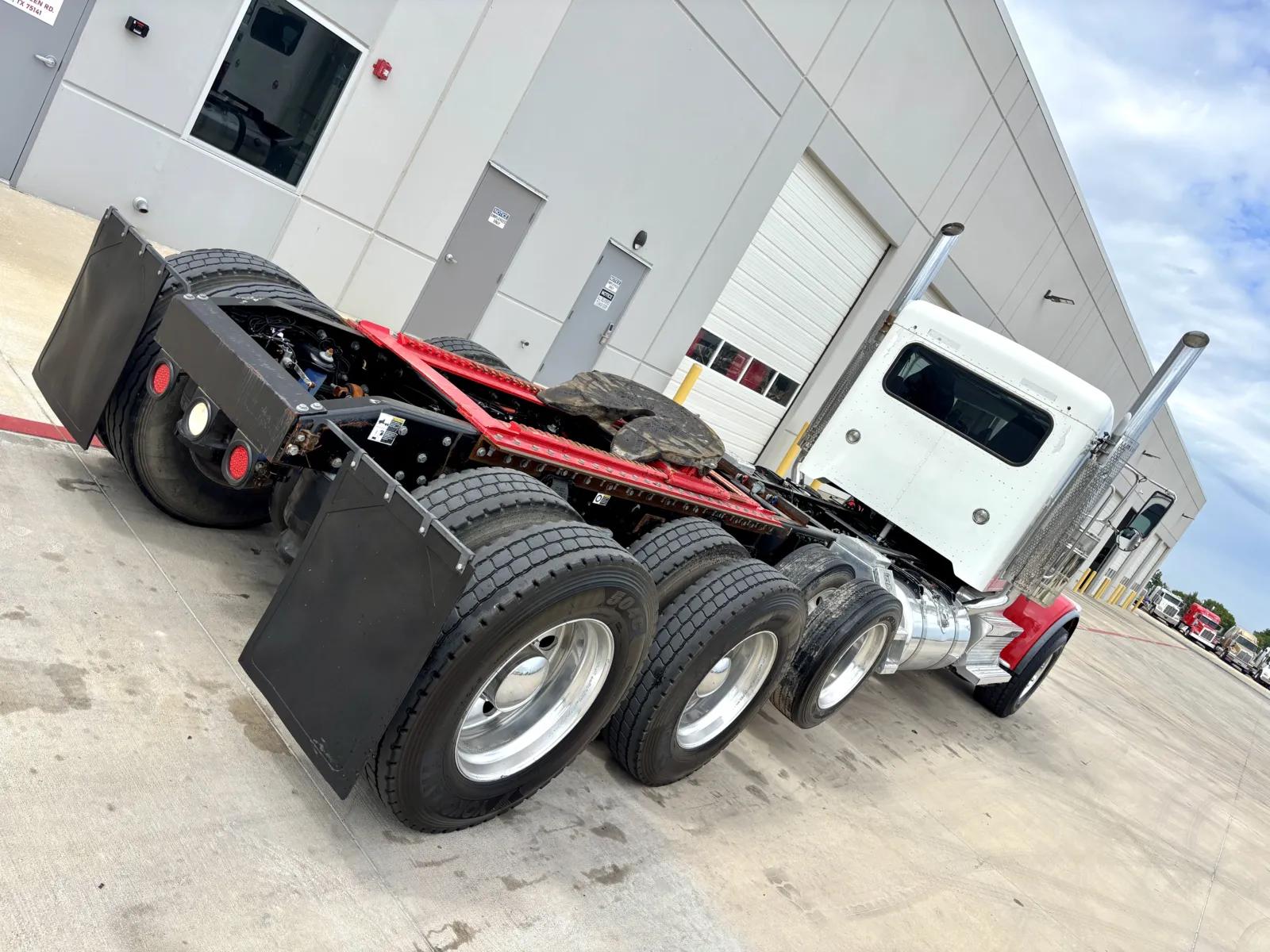 2019 Peterbilt 389 in Hutchins, TX — photo 11
