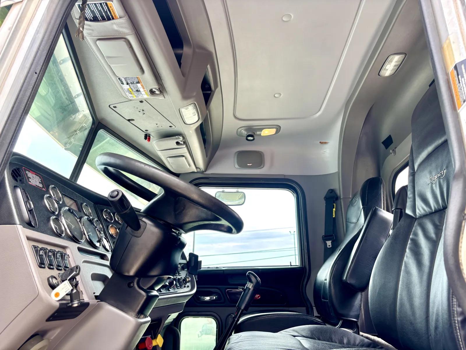 2019 Peterbilt 389 in Hutchins, TX — photo 14