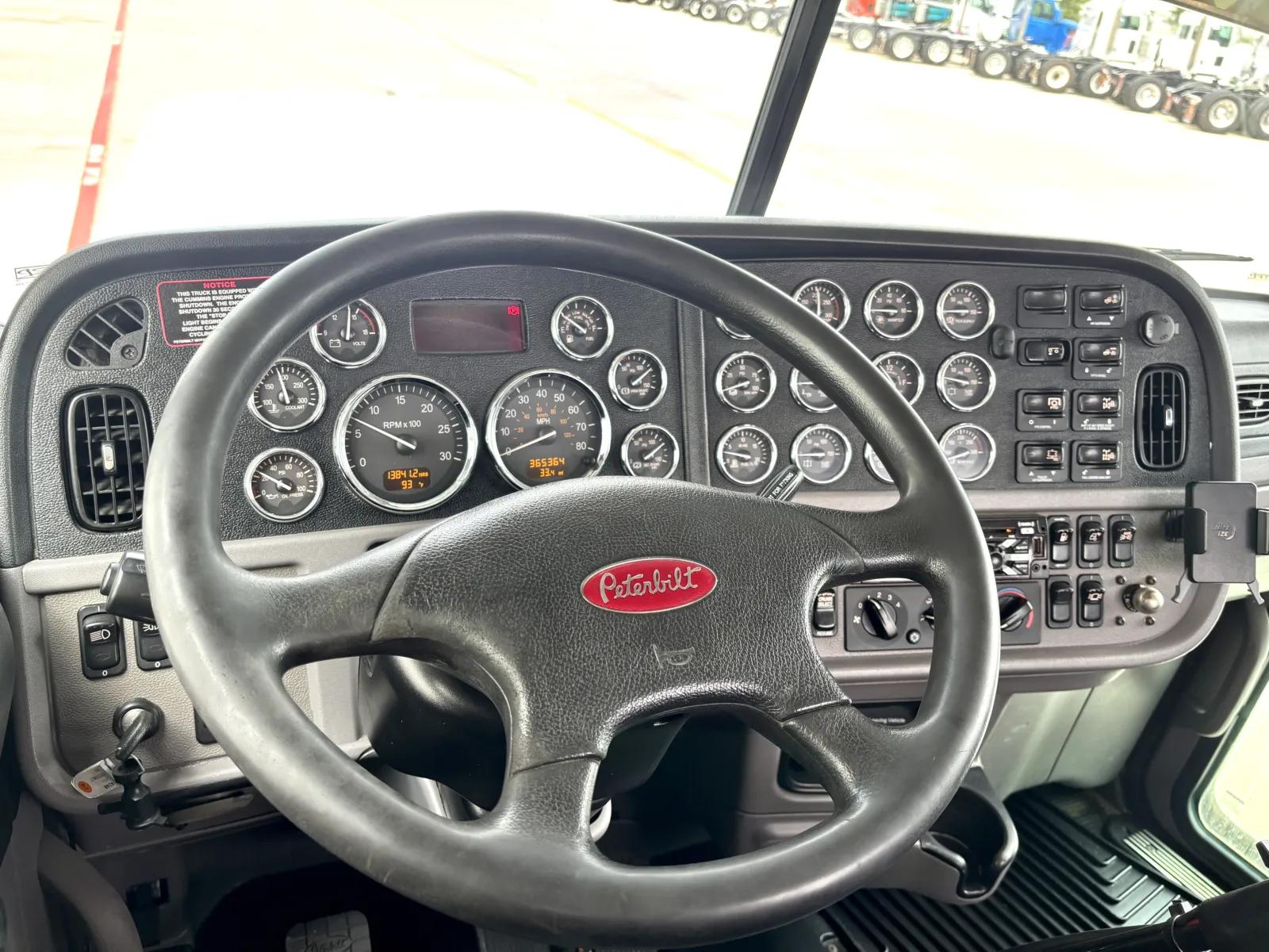 2019 Peterbilt 389 in Hutchins, TX — photo 16