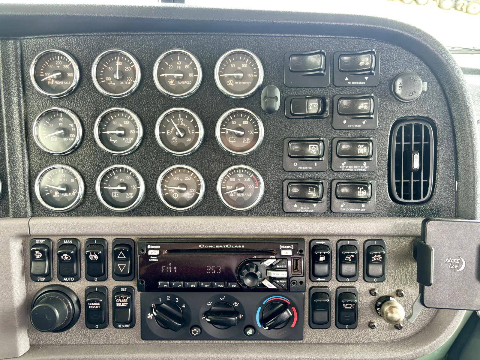 2019 Peterbilt 389 in Hutchins, TX — photo 18