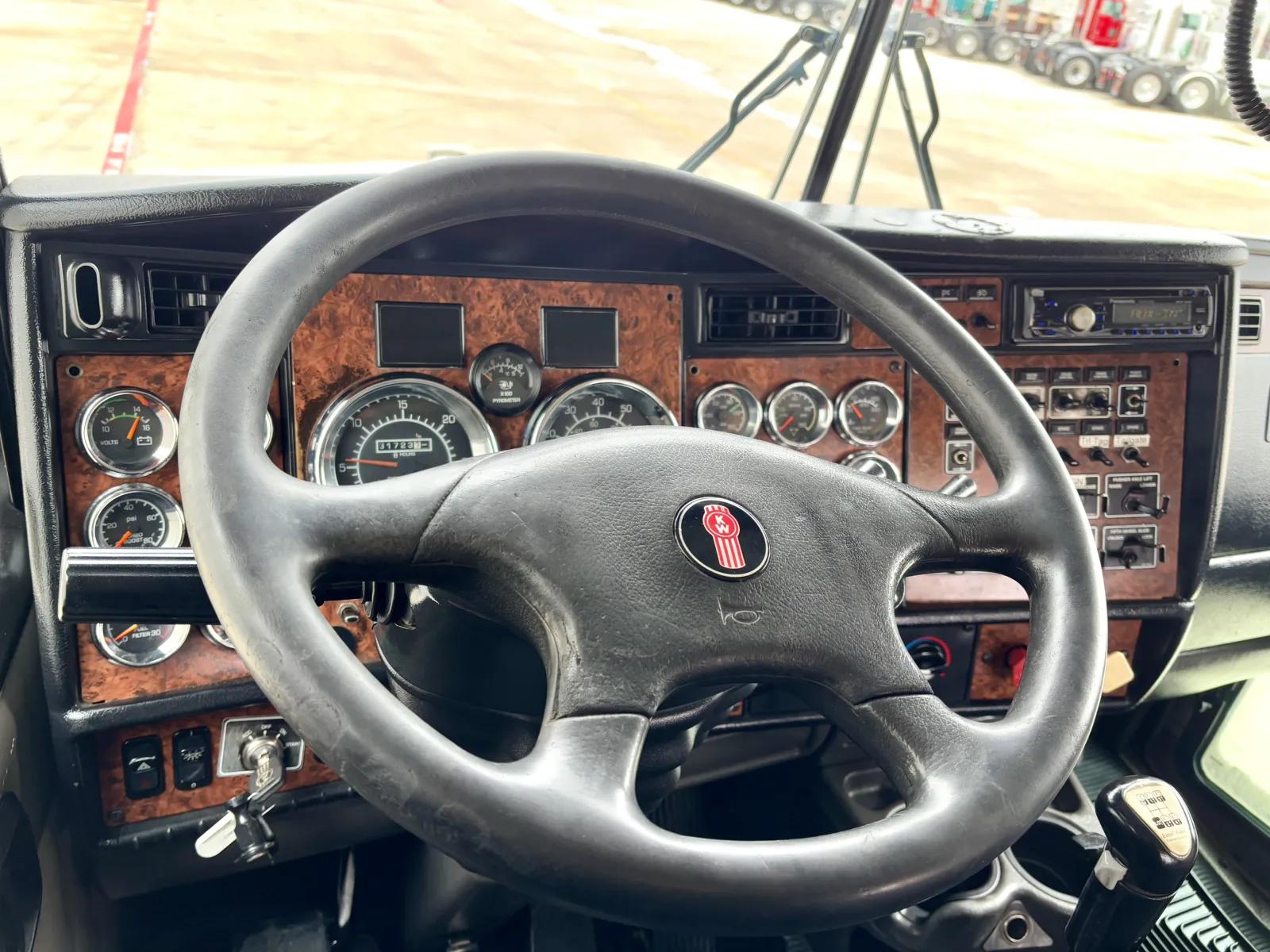 2005 Kenworth T800 in Hutchins, TX — photo 16