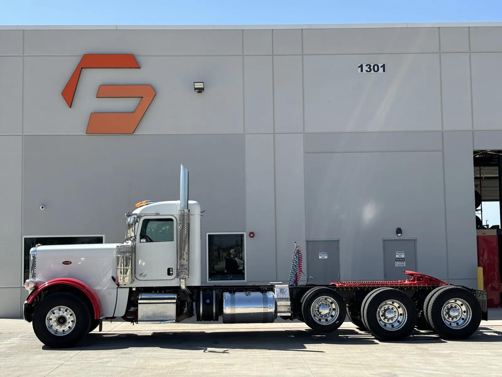 2019 Peterbilt 389 in Hutchins, TX — photo 4