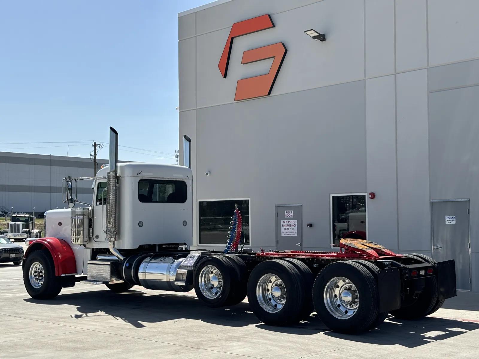 2019 Peterbilt 389 in Hutchins, TX — photo 6