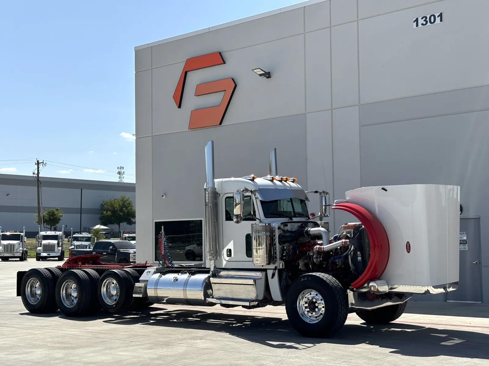 2019 Peterbilt 389 in Hutchins, TX — photo 9