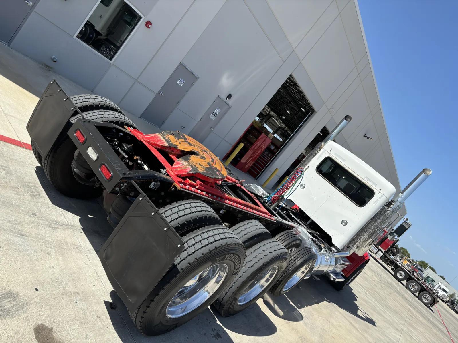2019 Peterbilt 389 in Hutchins, TX — photo 11