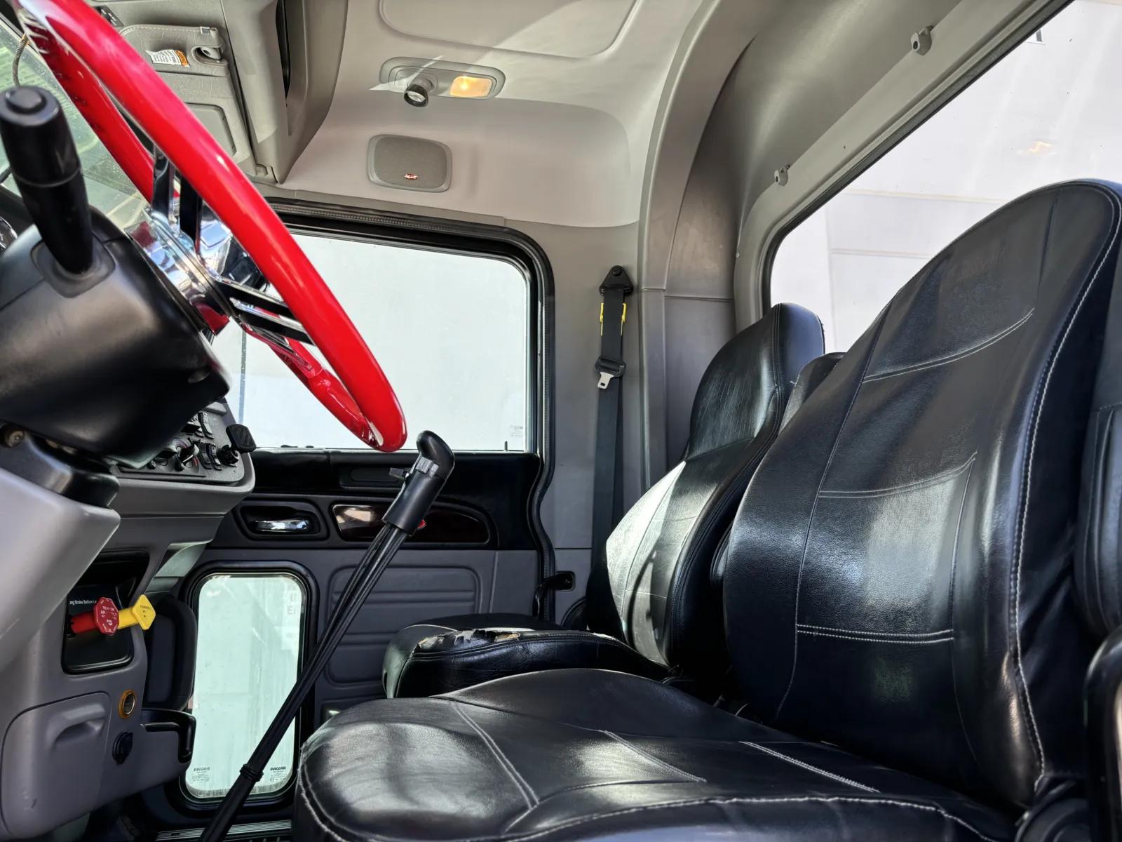 2019 Peterbilt 389 in Hutchins, TX — photo 14