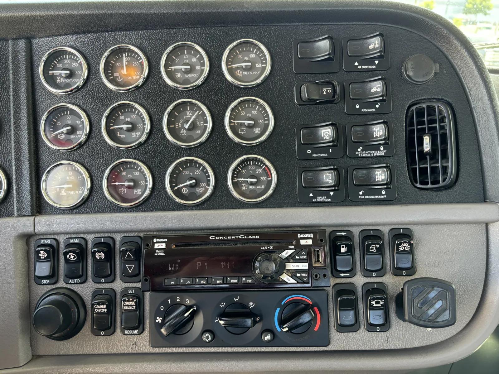2019 Peterbilt 389 in Hutchins, TX — photo 18
