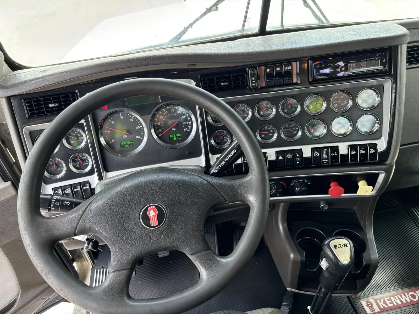 2013 Kenworth T800 in Hutchins, TX — photo 16