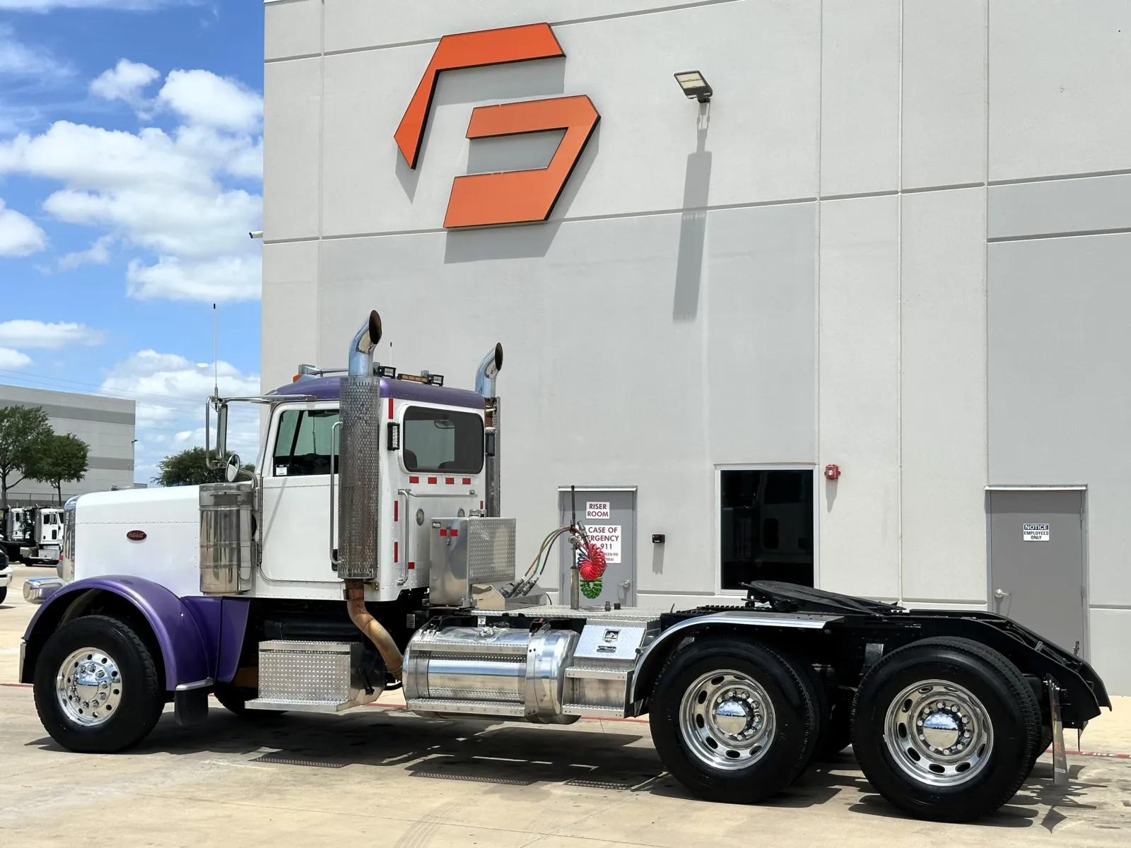 2008 Peterbilt 388 in Hutchins, TX — photo 6