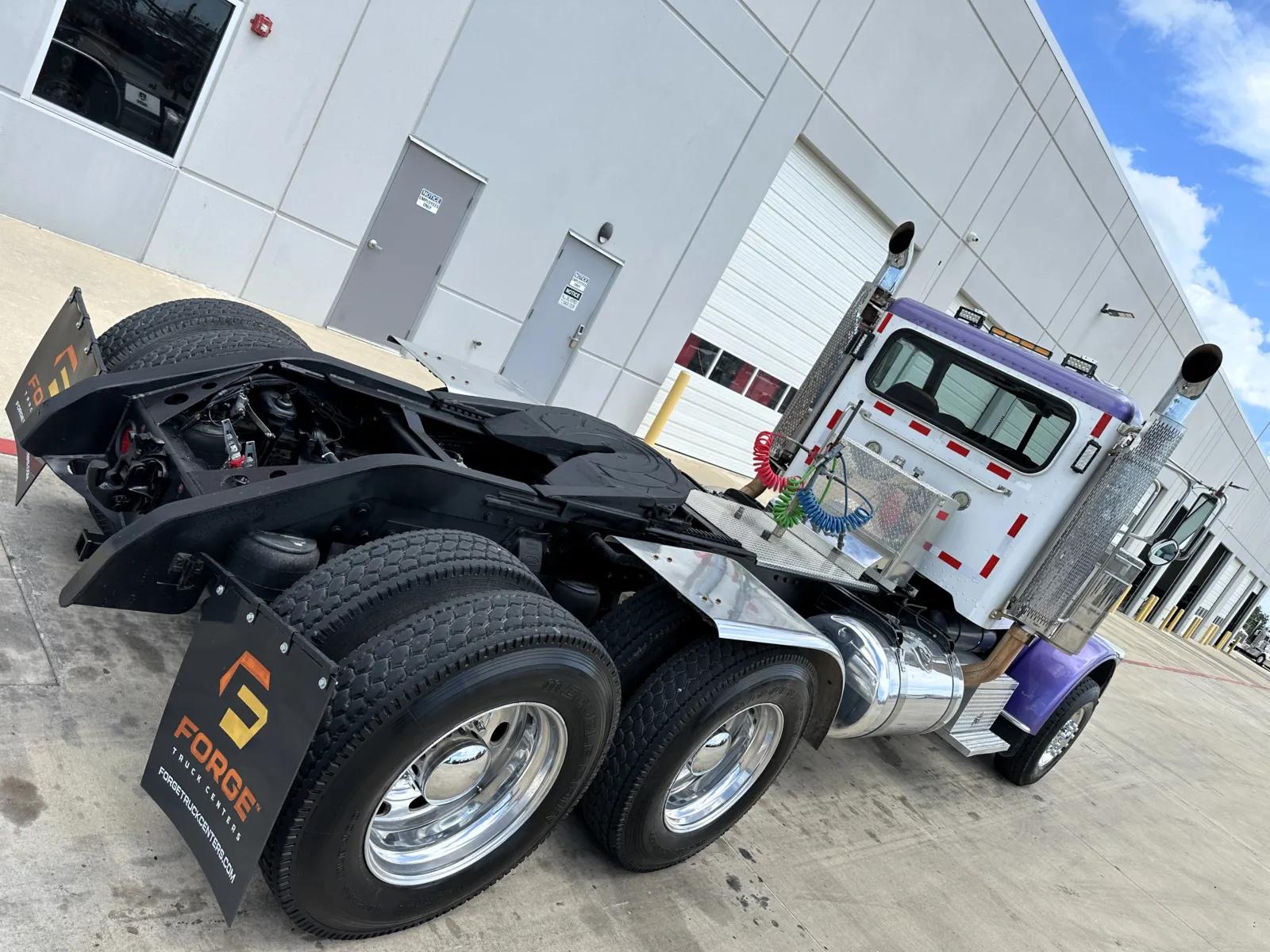 2008 Peterbilt 388 in Hutchins, TX — photo 11