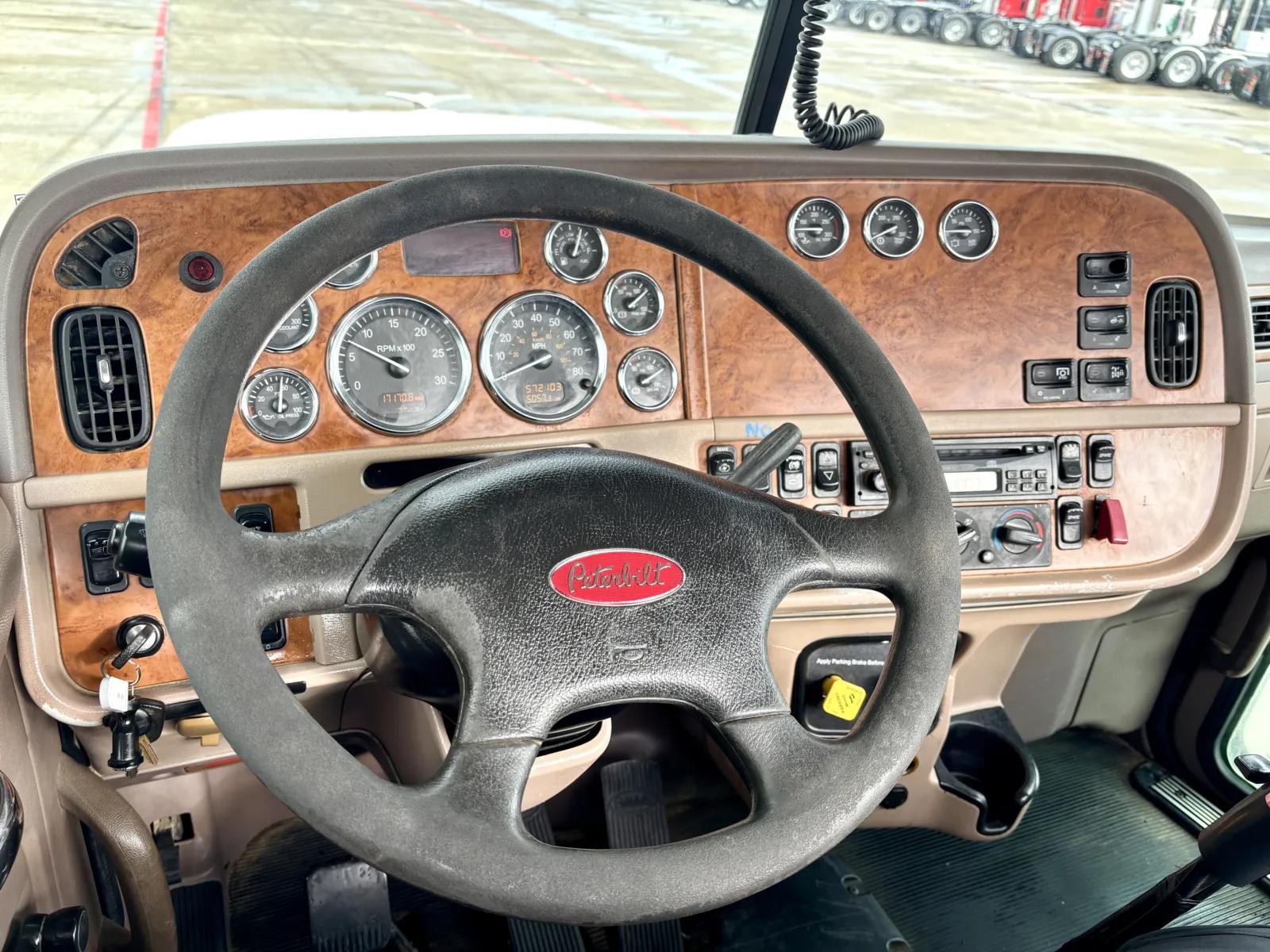 2008 Peterbilt 388 in Hutchins, TX — photo 16
