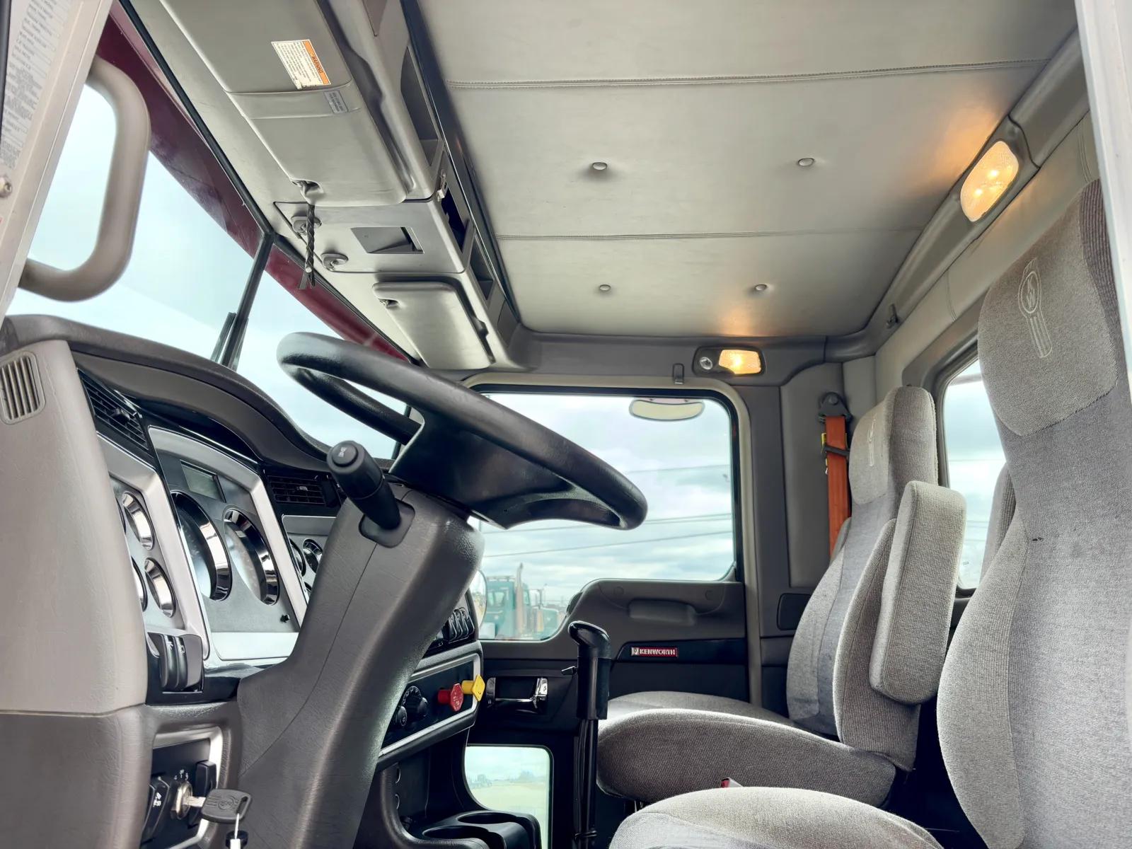 2020 Kenworth T800 in Hutchins, TX — photo 14