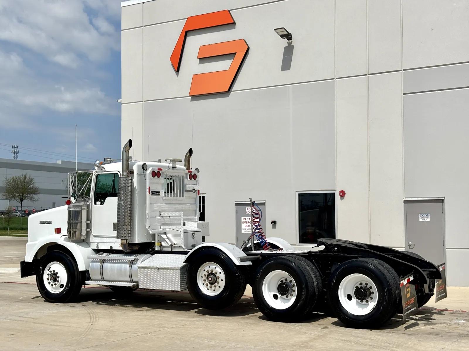2001 Kenworth T800 in Hutchins, TX — photo 6