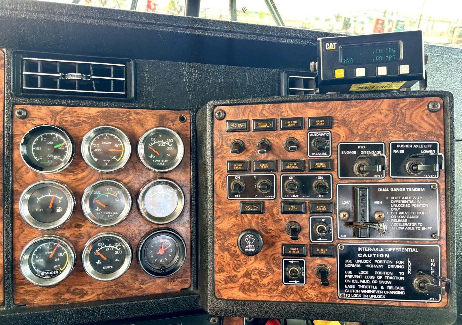 2001 Kenworth T800 in Hutchins, TX — photo 18