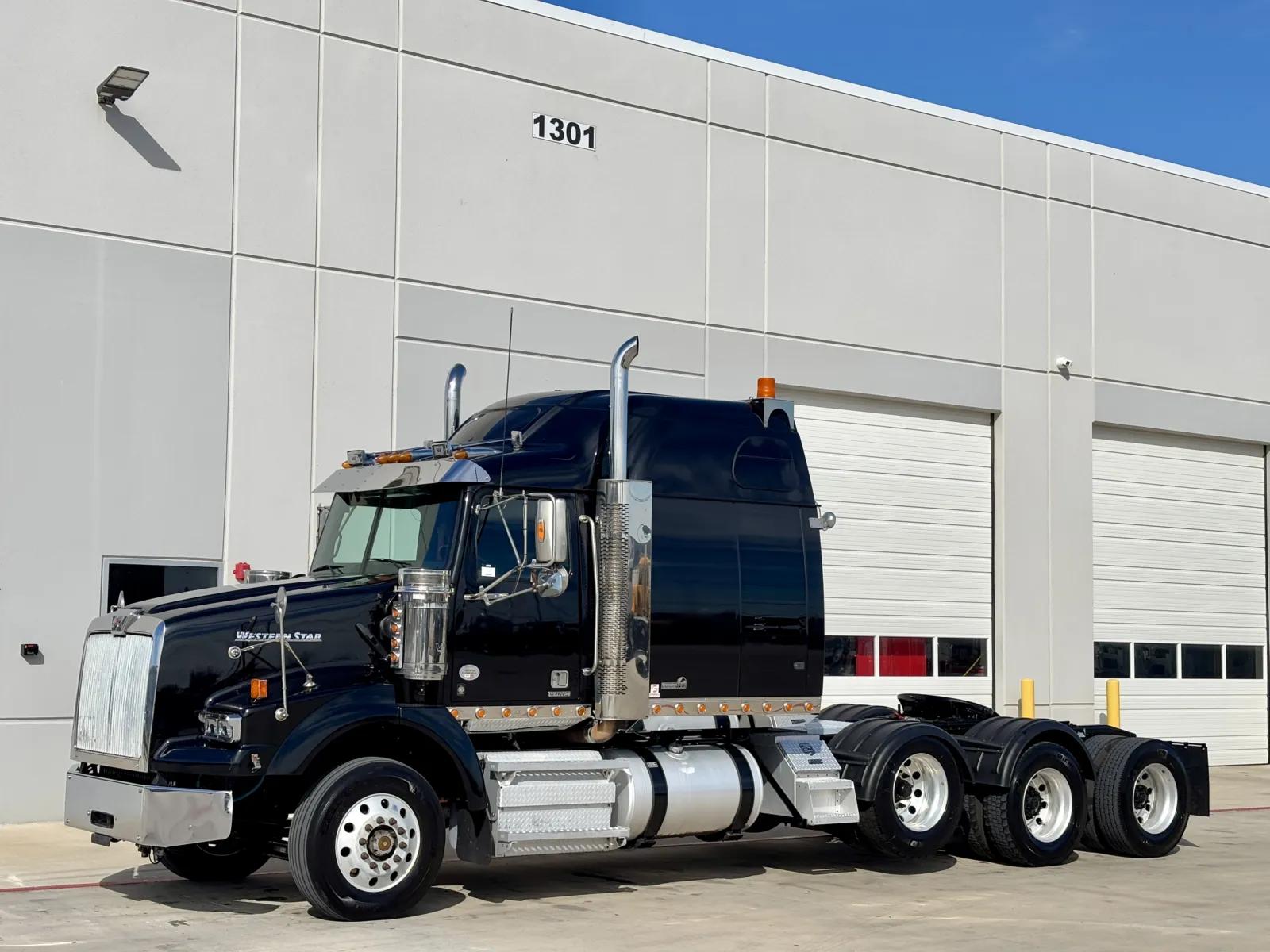 2021 Western Star 4900 in Hutchins, TX — photo 2