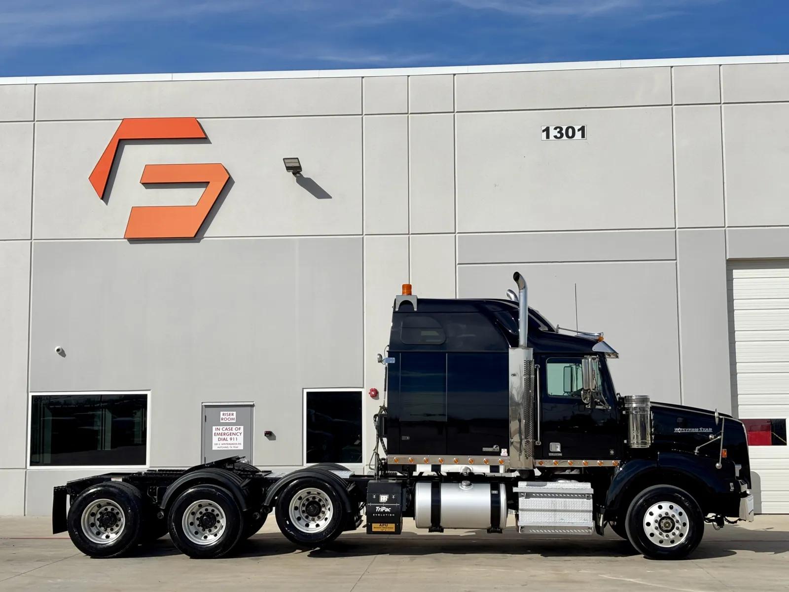 2021 Western Star 4900 in Hutchins, TX — photo 3