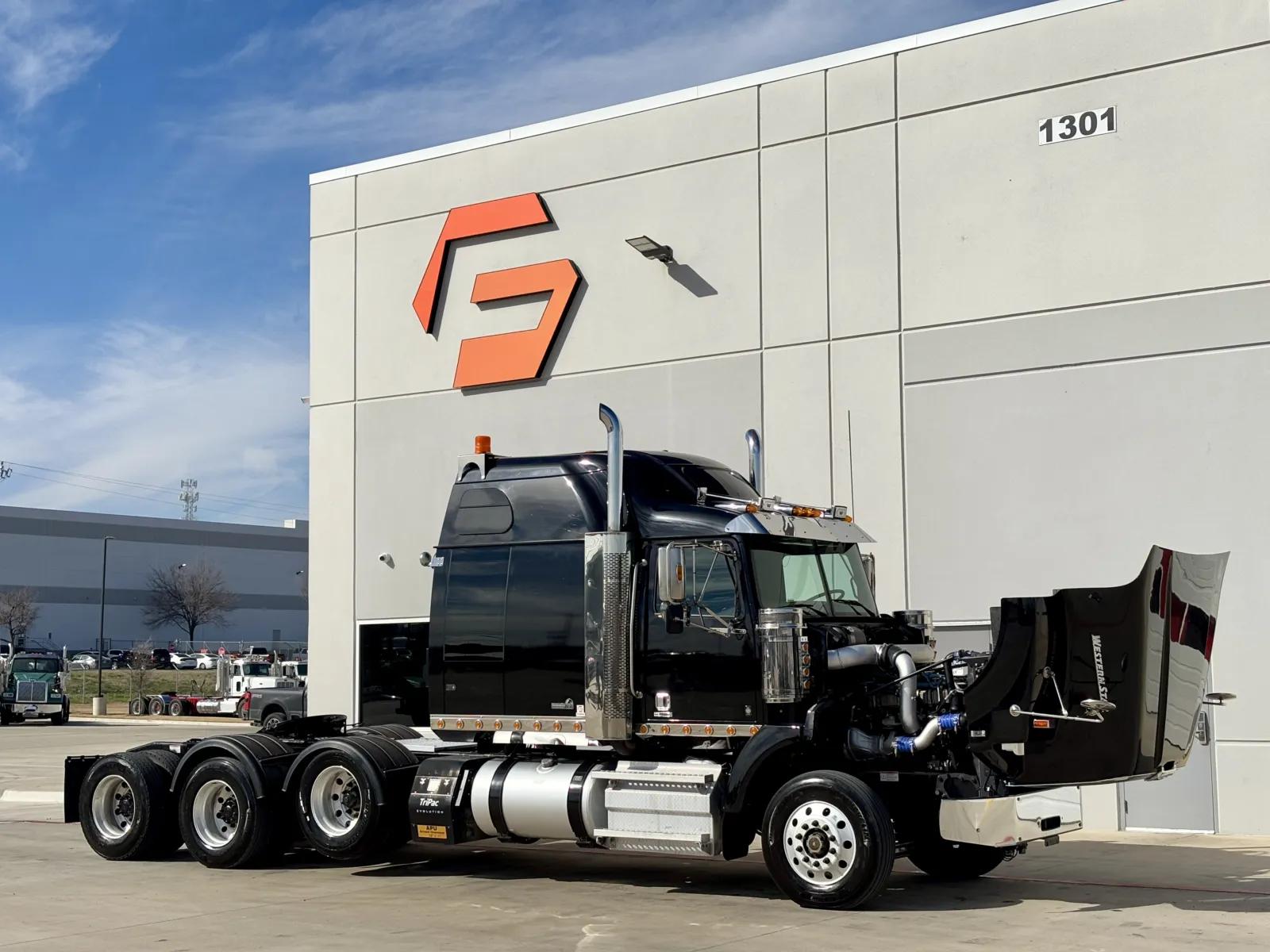 2021 Western Star 4900 in Hutchins, TX — photo 9