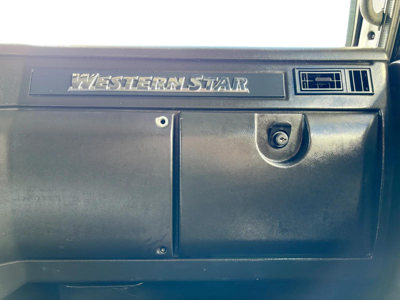 2021 Western Star 4900 in Hutchins, TX — photo 19