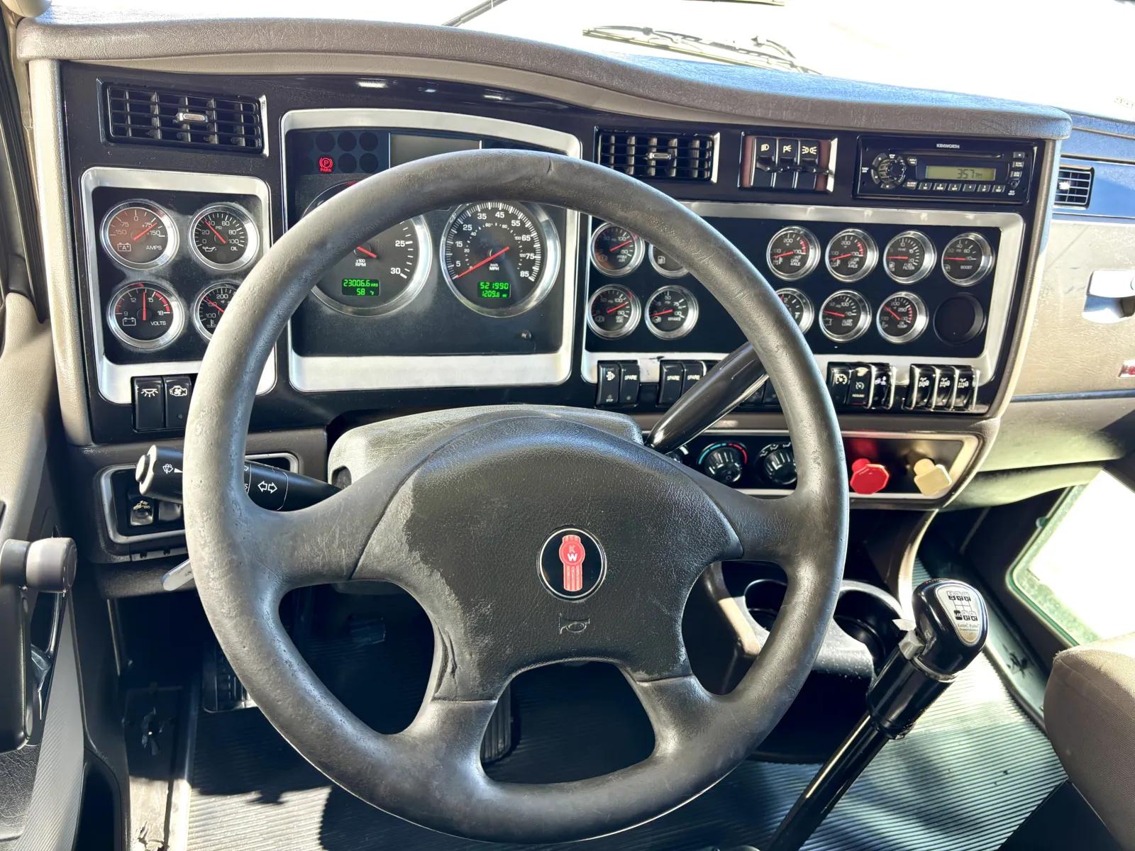 2013 Kenworth T800 in Hutchins, TX — photo 16