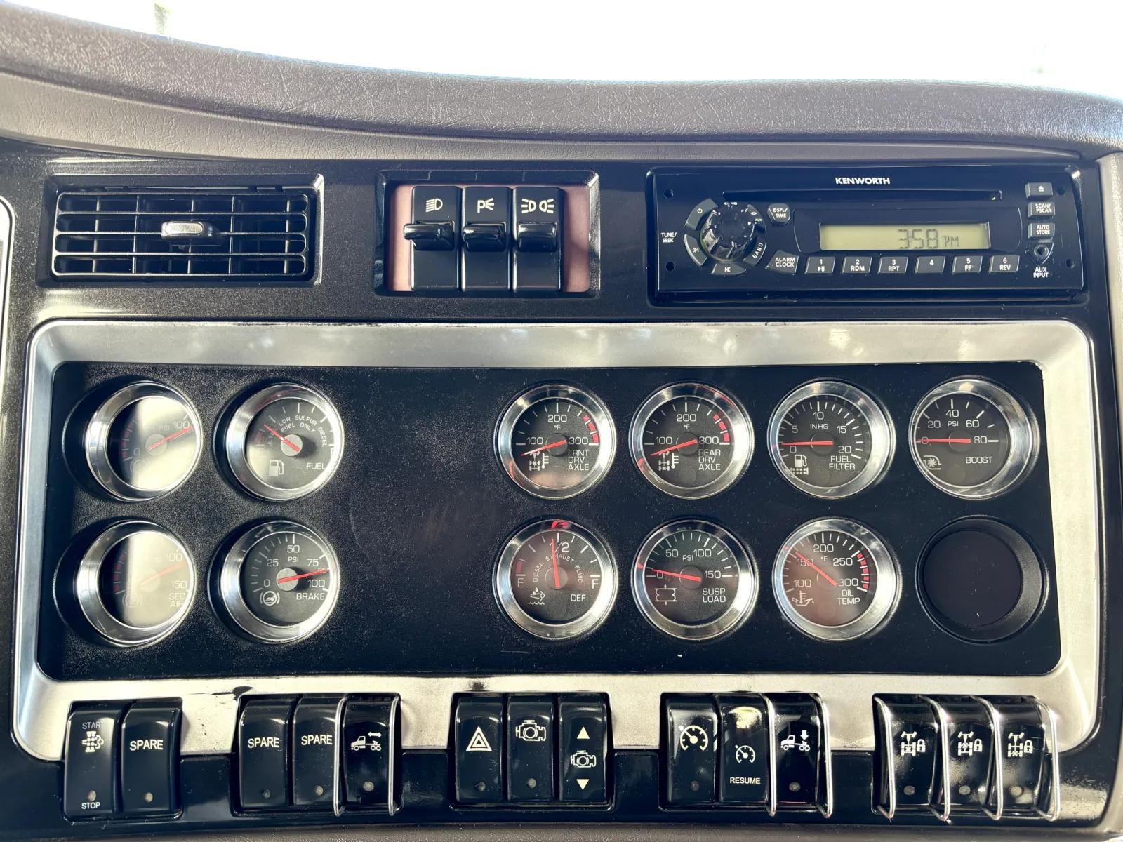 2013 Kenworth T800 in Hutchins, TX — photo 18