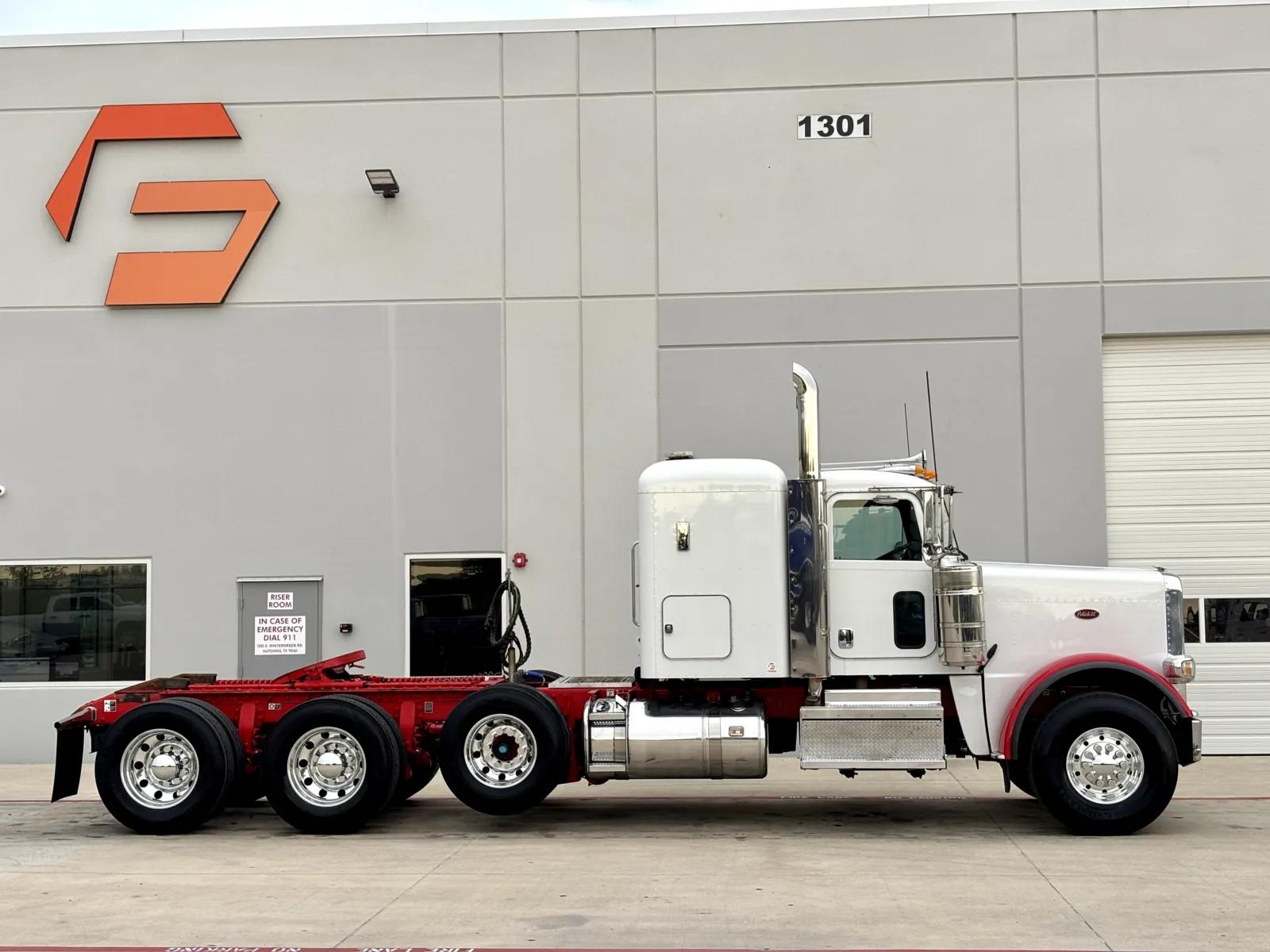2021 Peterbilt 389 in Hutchins, TX — photo 3
