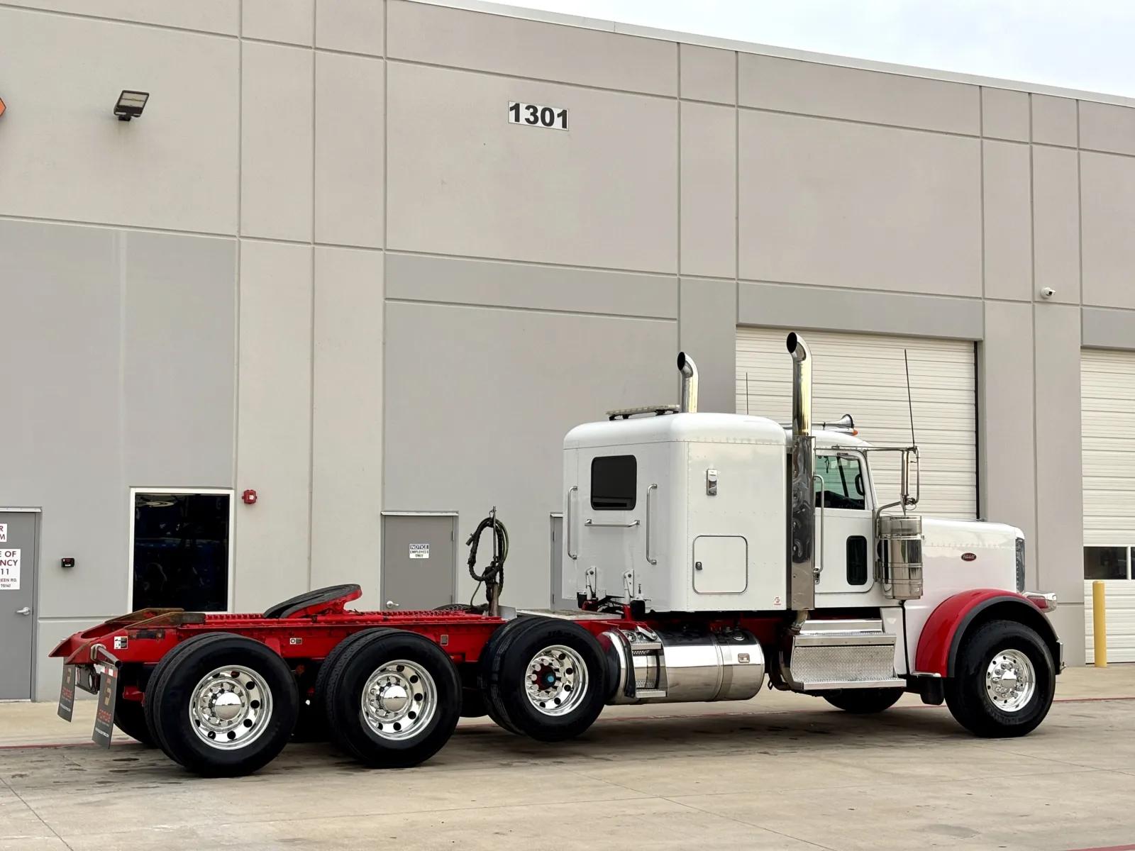 2021 Peterbilt 389 in Hutchins, TX — photo 5